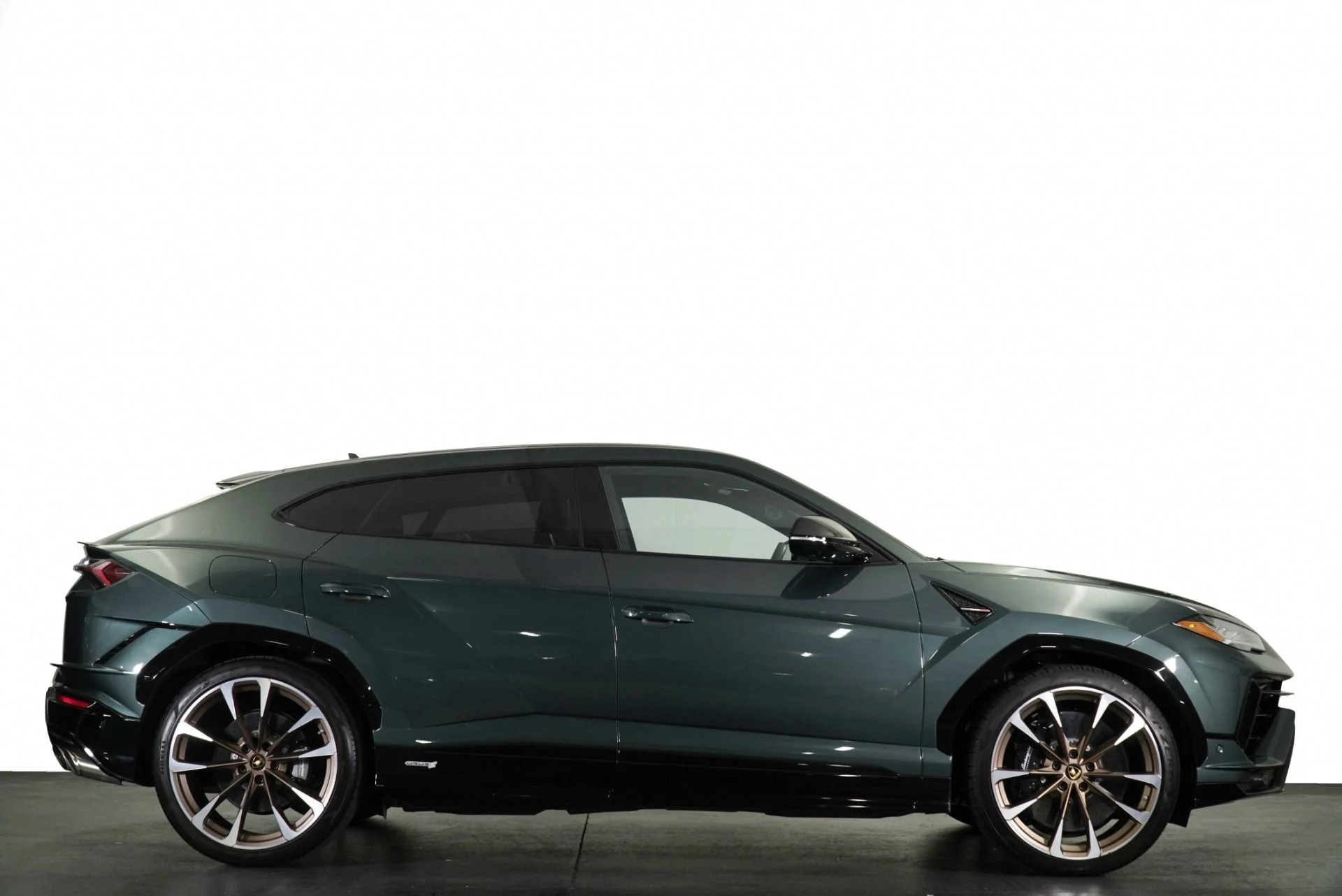 mph015_3526962354_Used_2023_Lamborghini_Urus_S_1774471795_61ab2a1dd0