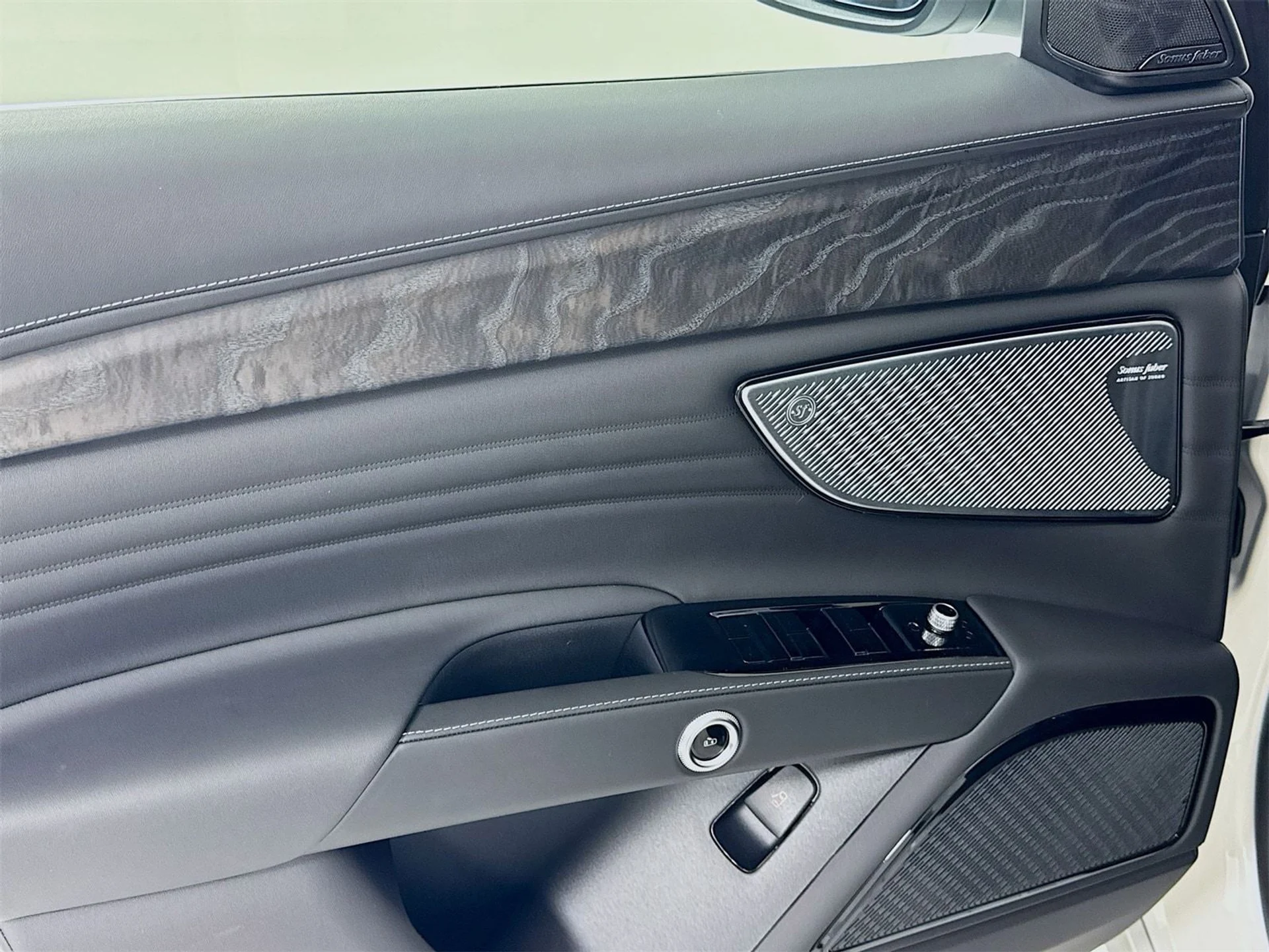 mph015_3528710282_5f81aca58f58f40b277ee36e07b2f53ax_8217d09b16