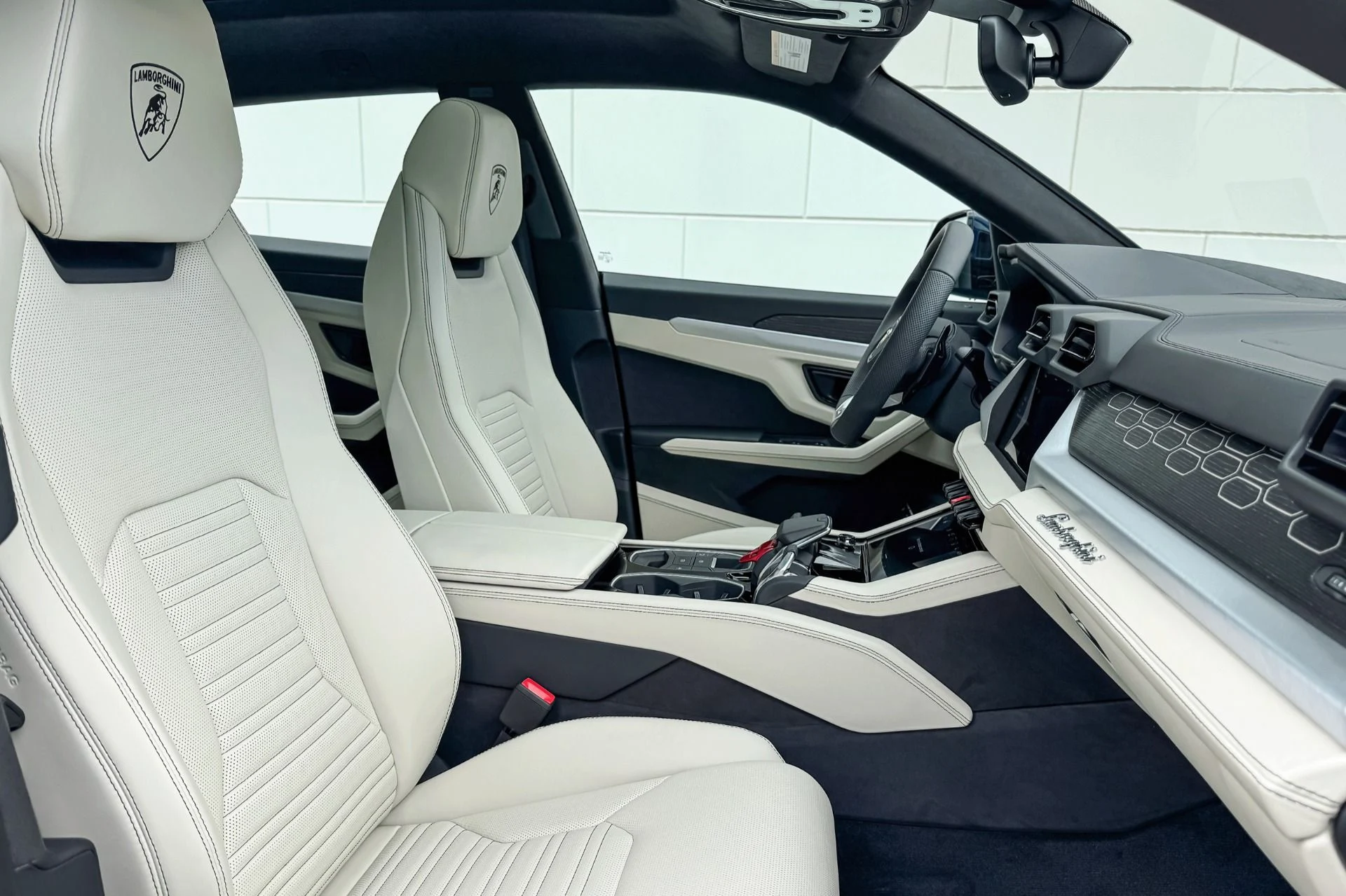 mph015_3530951421_Used_2025_Lamborghini_Urus_SE_1764806114_641f08afc2