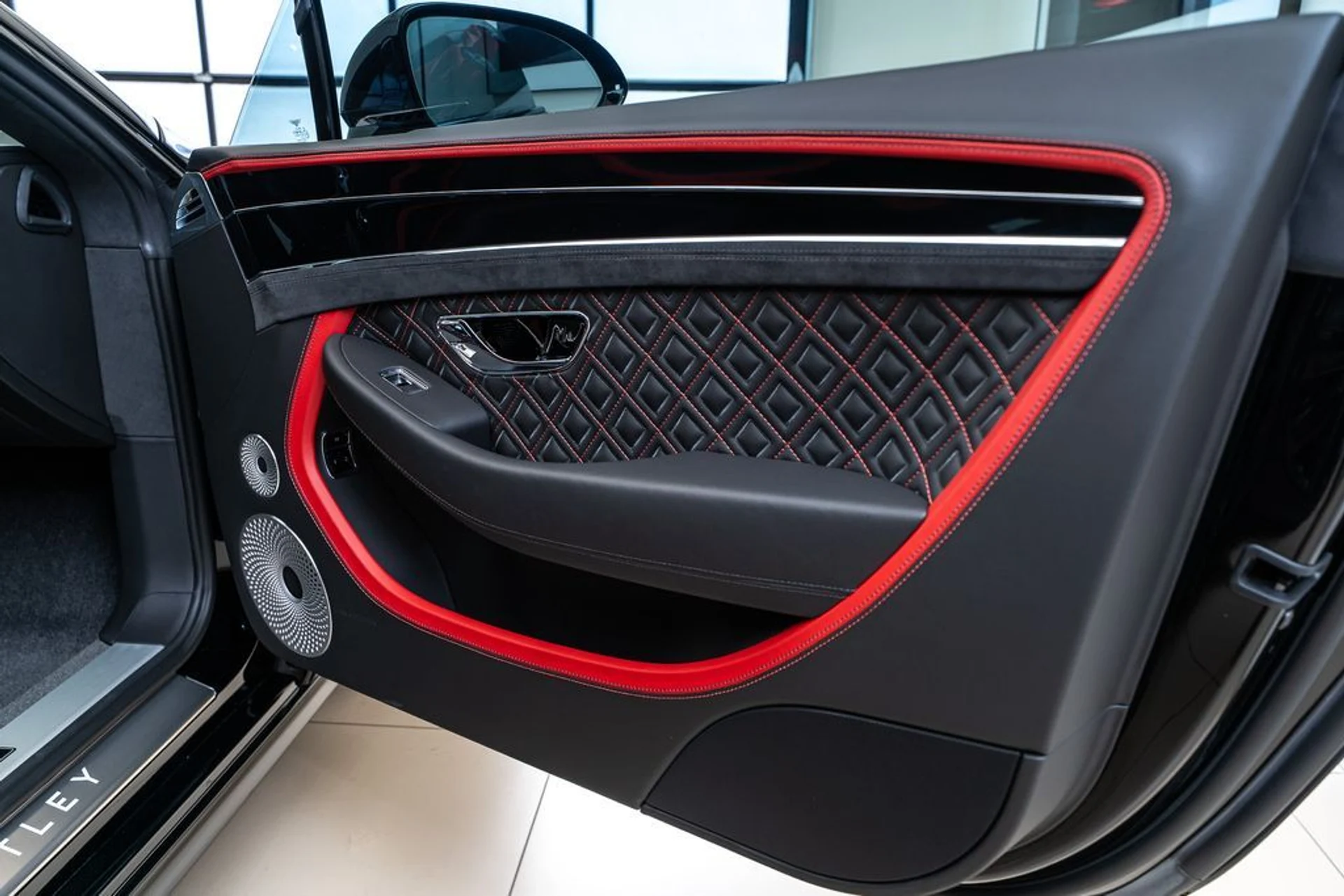 mph015_353332356_af87a9e3_2422_46c2_b466_281148a79cec_b6759eb91a