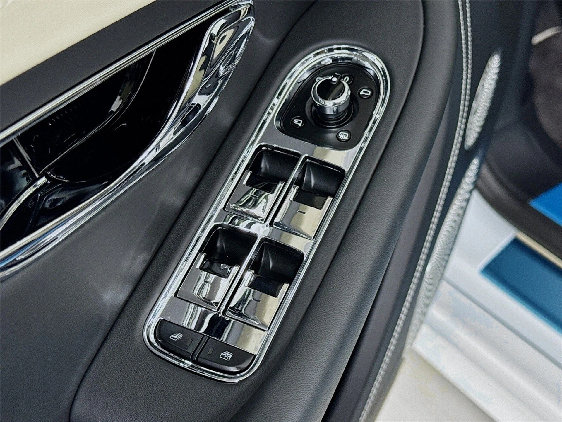 mph015_3546449163_0d68e5cb5f88c2080a9b44e39c3fc325x_344d25a136