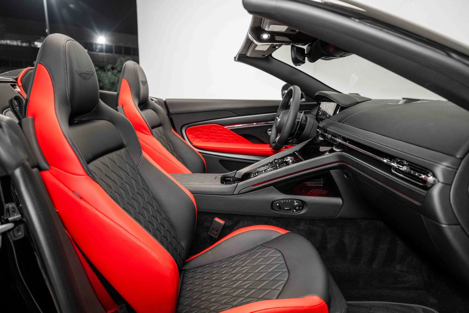 mph015_3548053316_Used_2025_Aston_Martin_DB_12_VOLANTE_Volante_1726938733_bacb5640a0