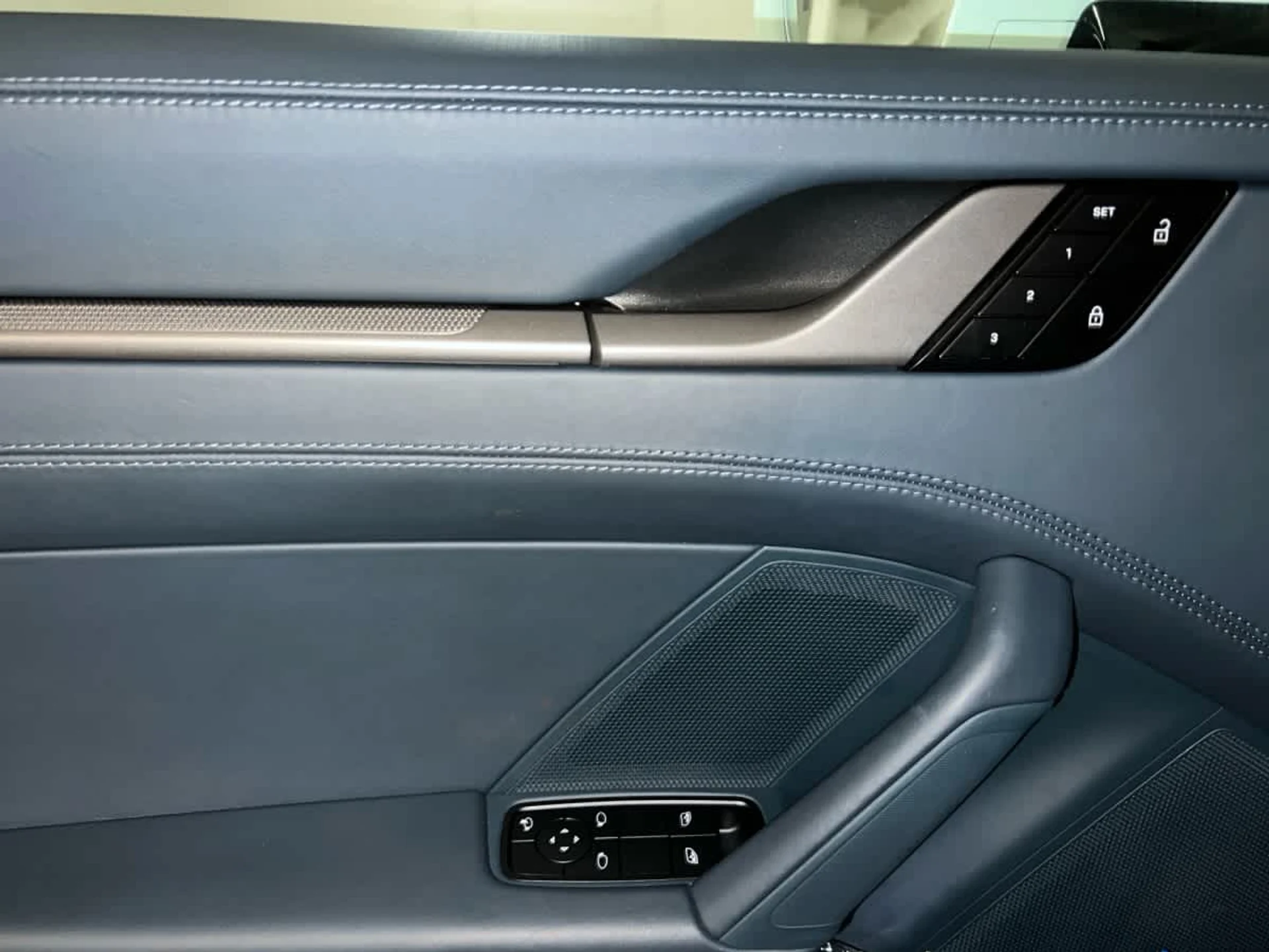 mph015_3550614818_4bd8335eaf3b64c6deb7b45a7de39e4ex_f37cf62e9e