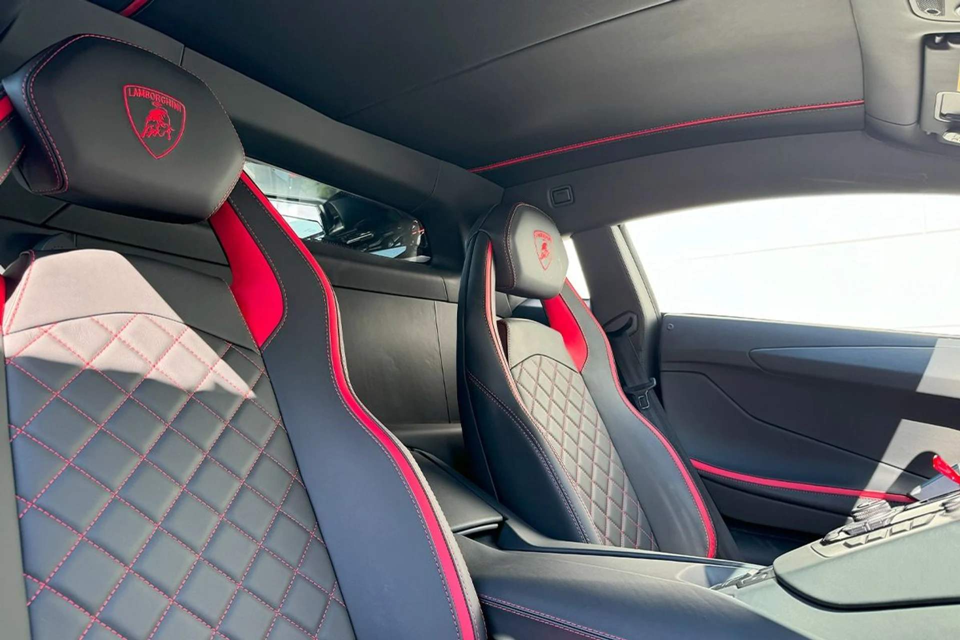 mph015_3556370537_Used_2018_Lamborghini_Aventador_S_LP_740_4_S_1743433234_446fa4fe8f