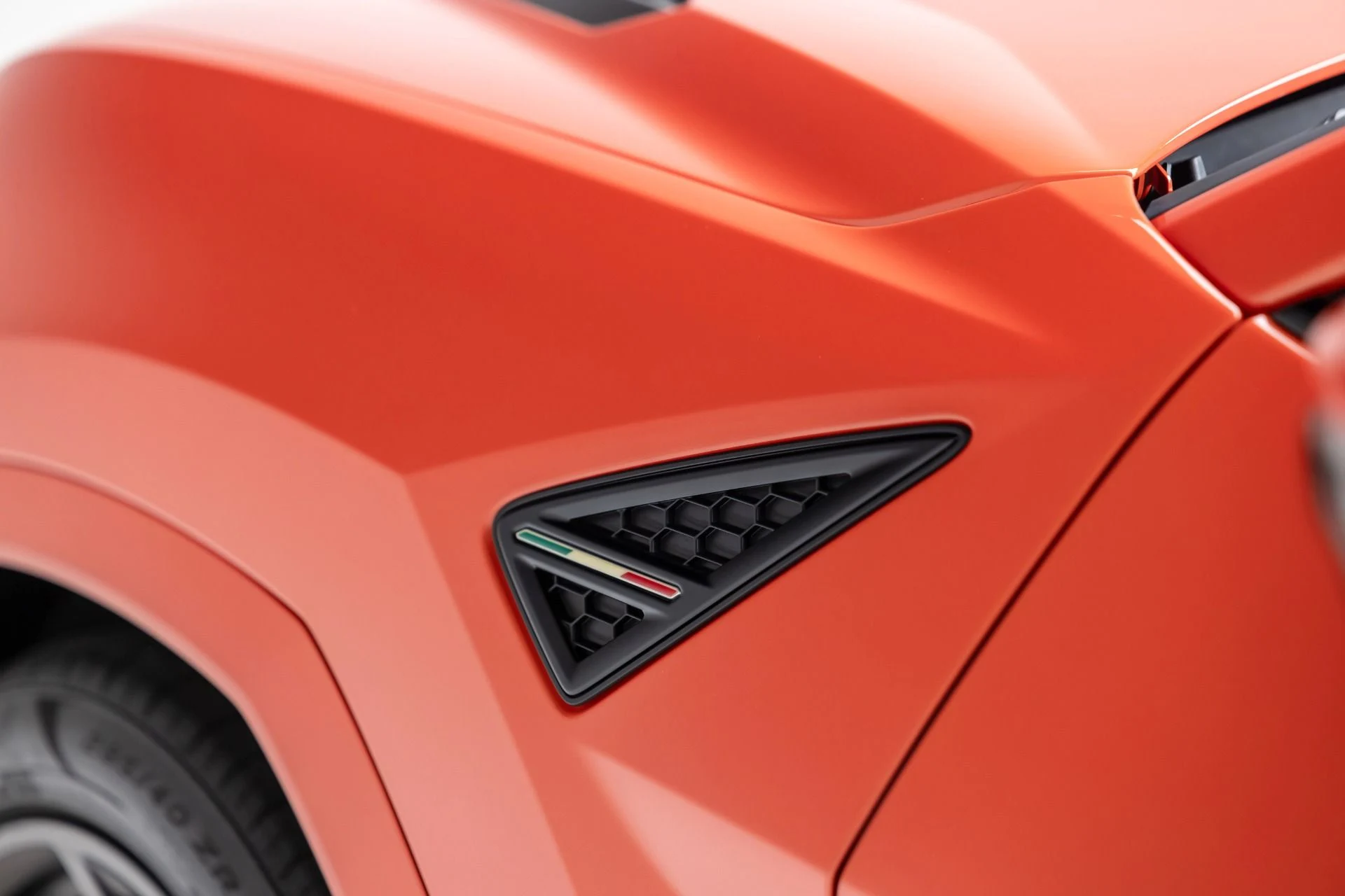 mph015_3559225539_Used_2024_Lamborghini_Urus_S_1766449487_ec78fa8c5c