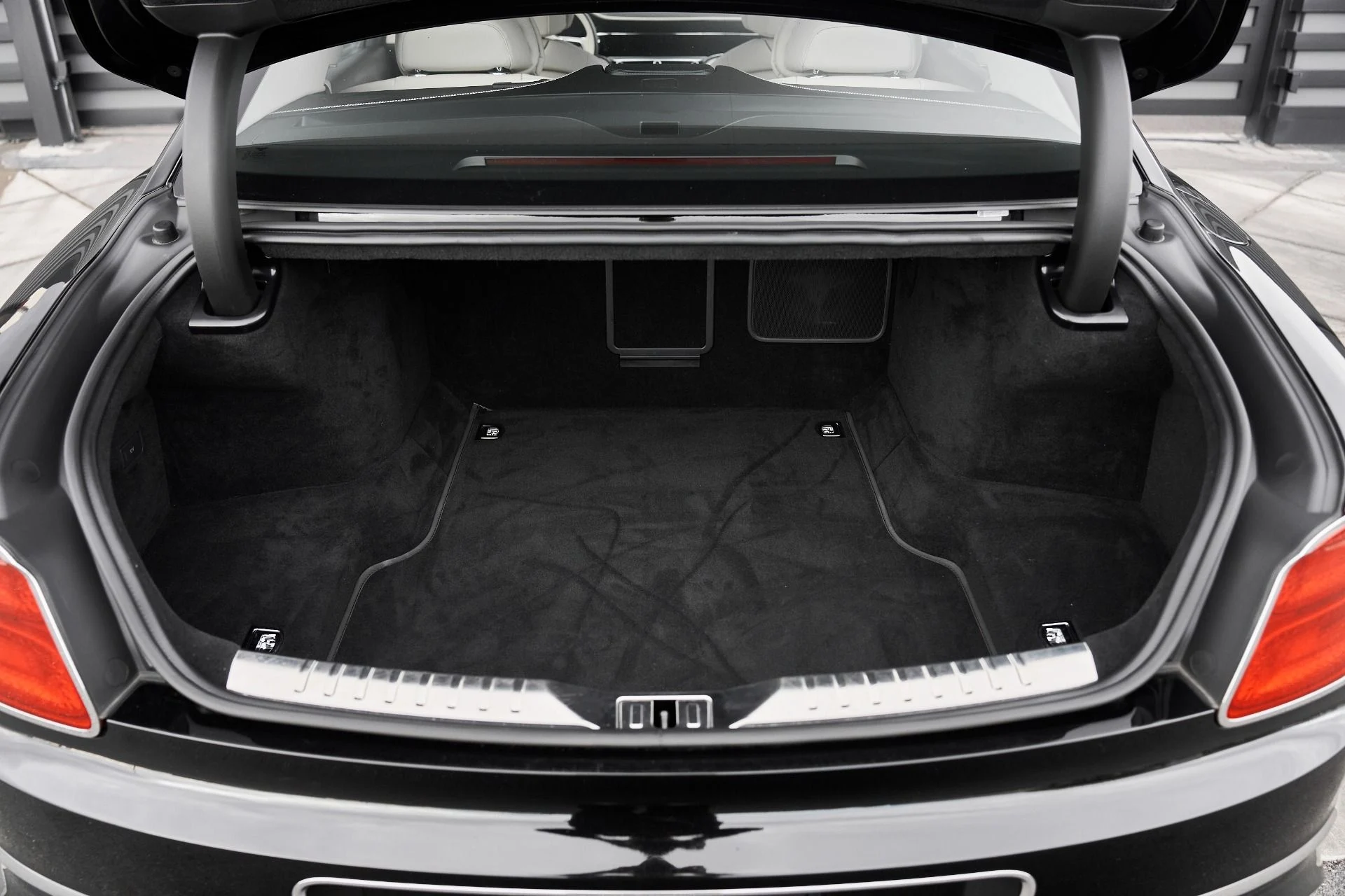 mph015_3559822045_Used_2022_Bentley_Flying_Spur_V8_1763502782_610558b509