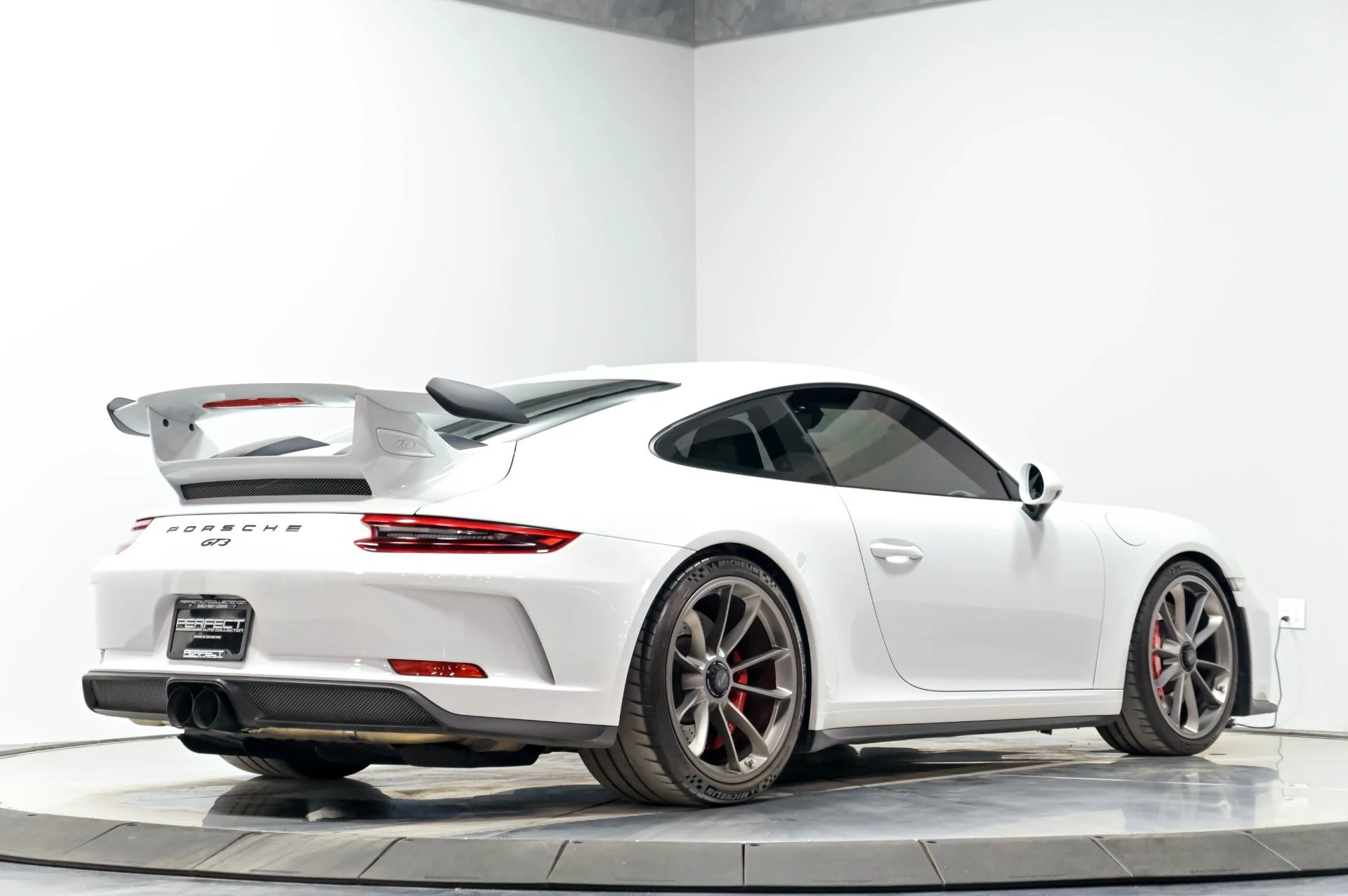 mph015_3562969819_Used_2018_Porsche_911_GT_3_1778195447_445434eef9