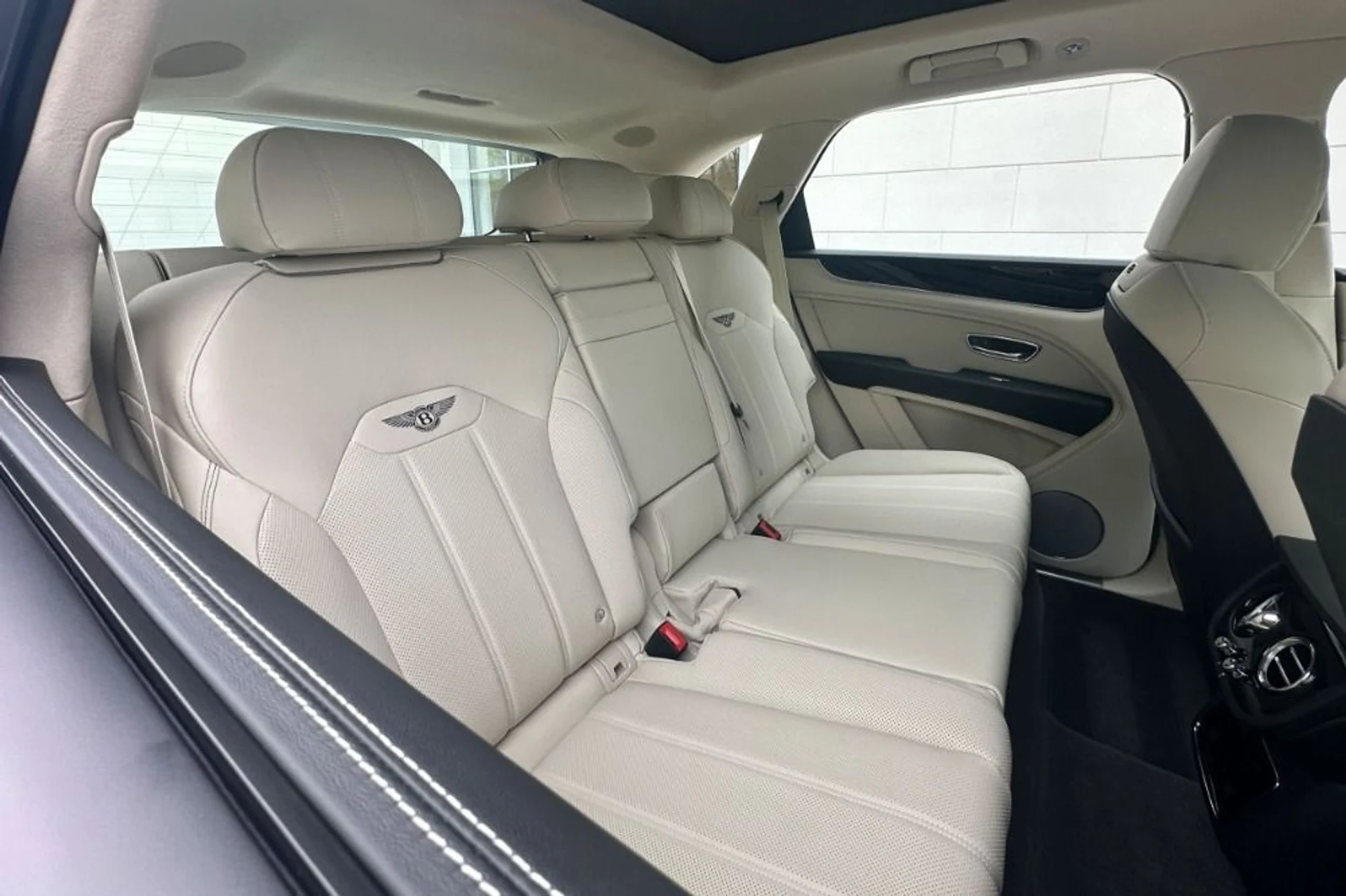 mph015_356734405_New_2026_Bentley_Bentayga_1777900453_d489a398ac