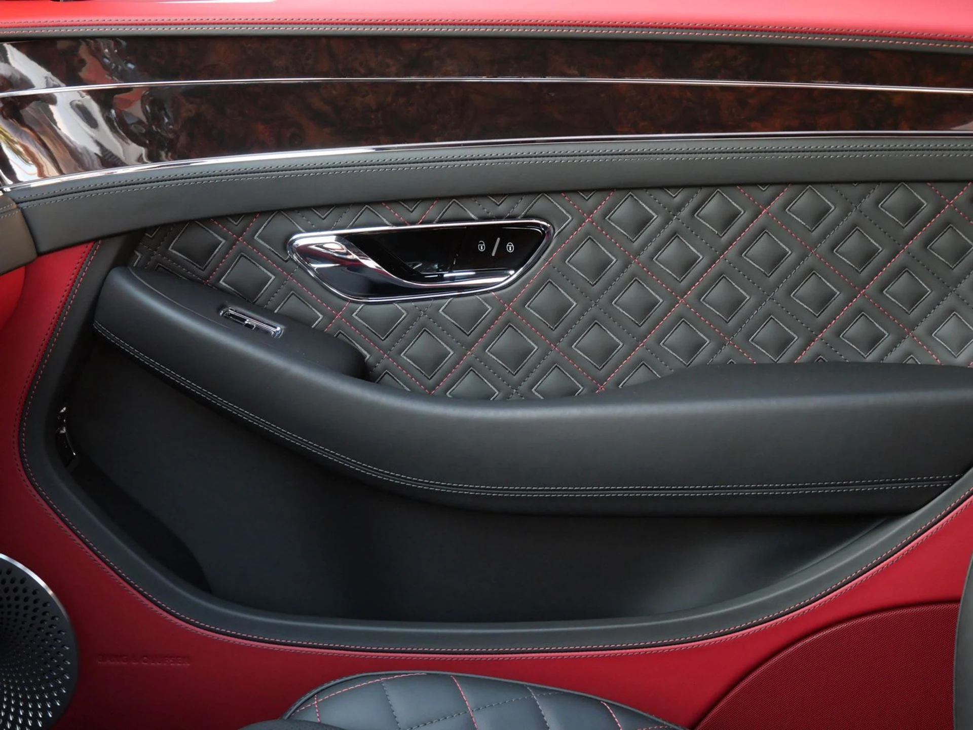 mph015_3568499286_64e8ba227389a199eb53308746ac00eax_ead104d3e1