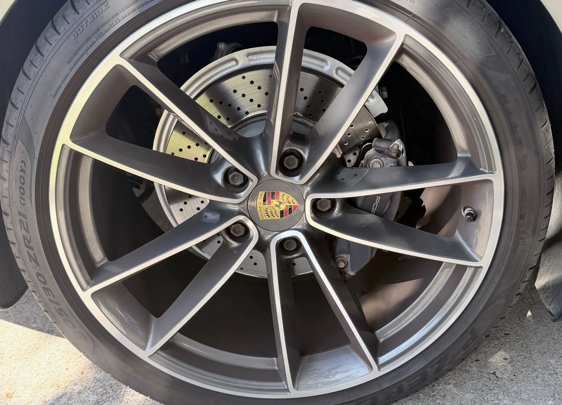 mph015_3570014121_Used_2021_Porsche_911_Carrera_1763073601_6ae547fbeb