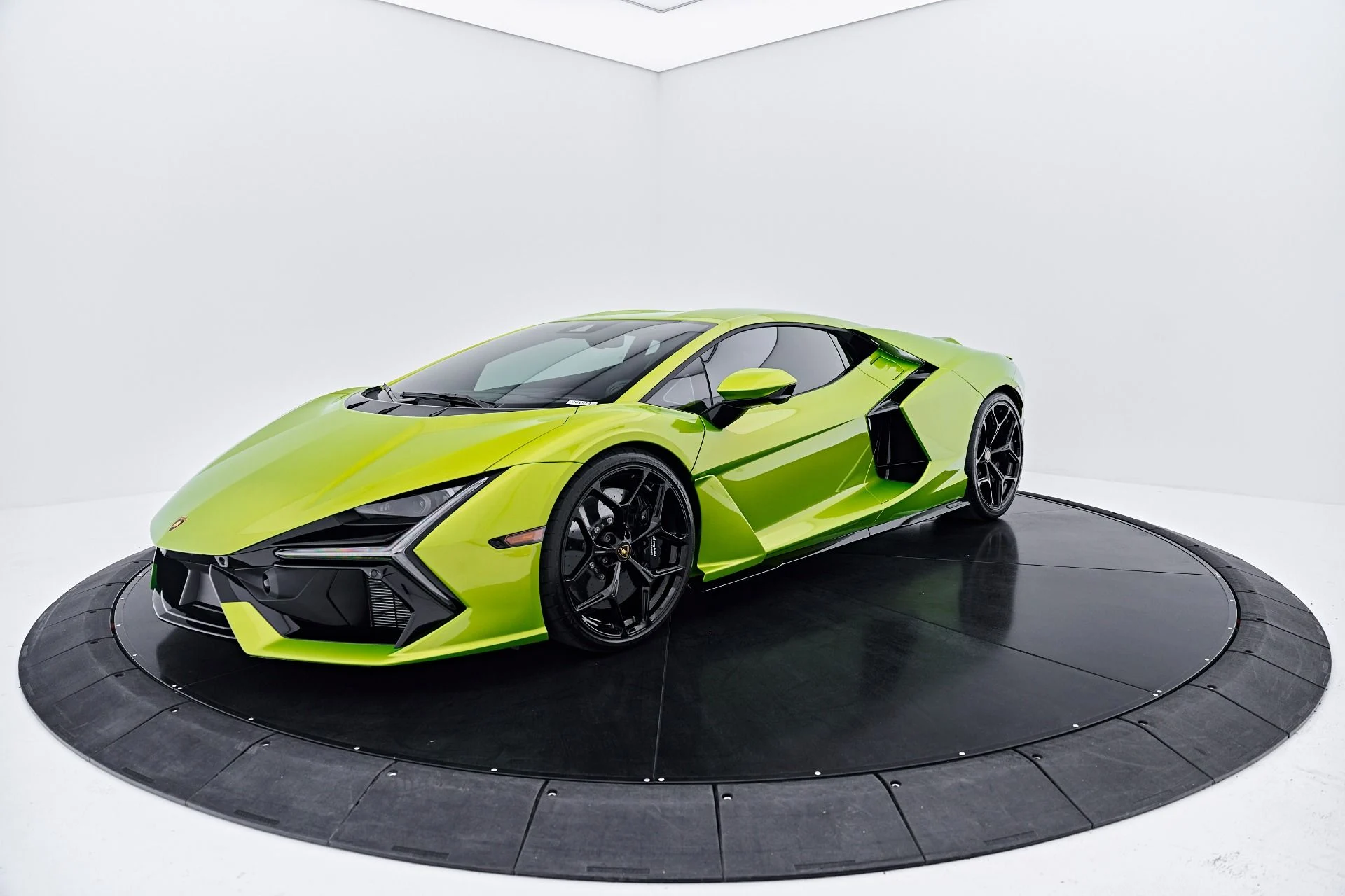 mph015_3577166515_Used_2025_Lamborghini_Revuelto_Base_1785288791_f1960c4e84