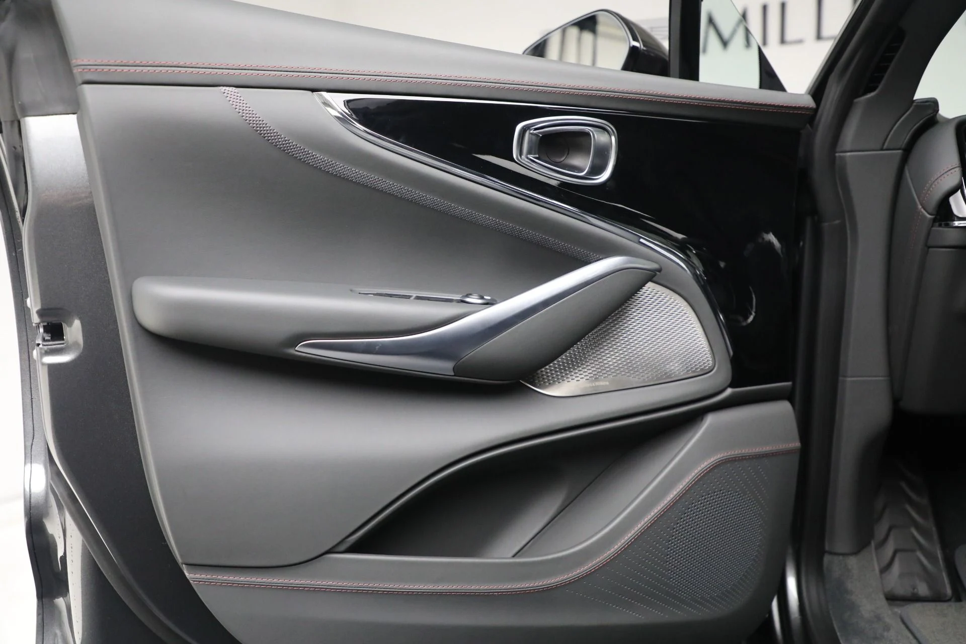 mph015_3580956357_New_2025_Aston_Martin_DBX_707_7b970ea015