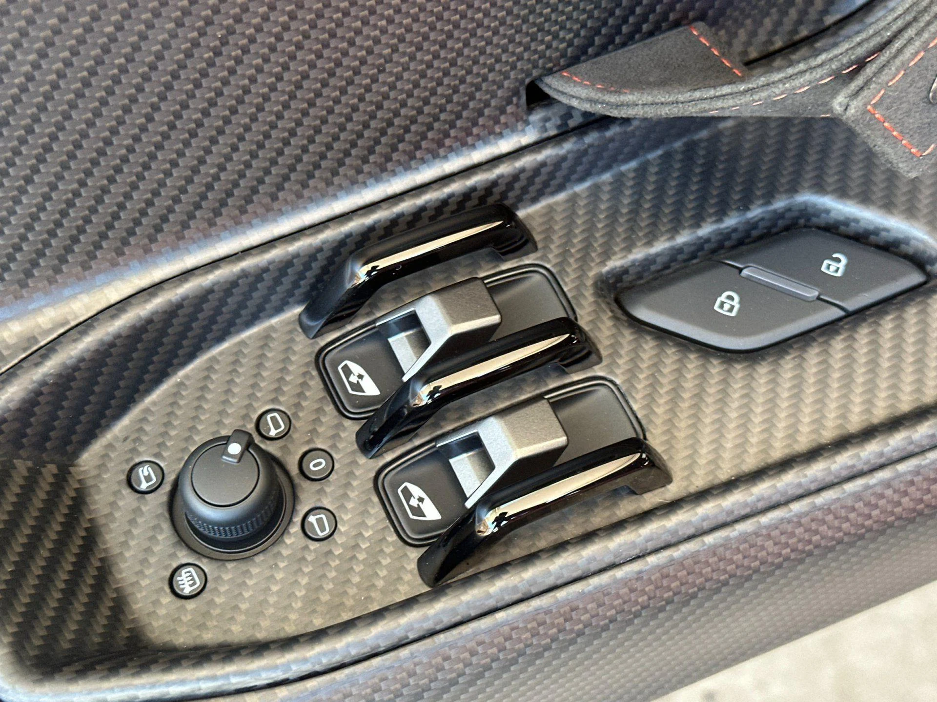 mph015_3586763153_New_2026_Lamborghini_Temerario_Coupe_1787819411_5238c9d1ef