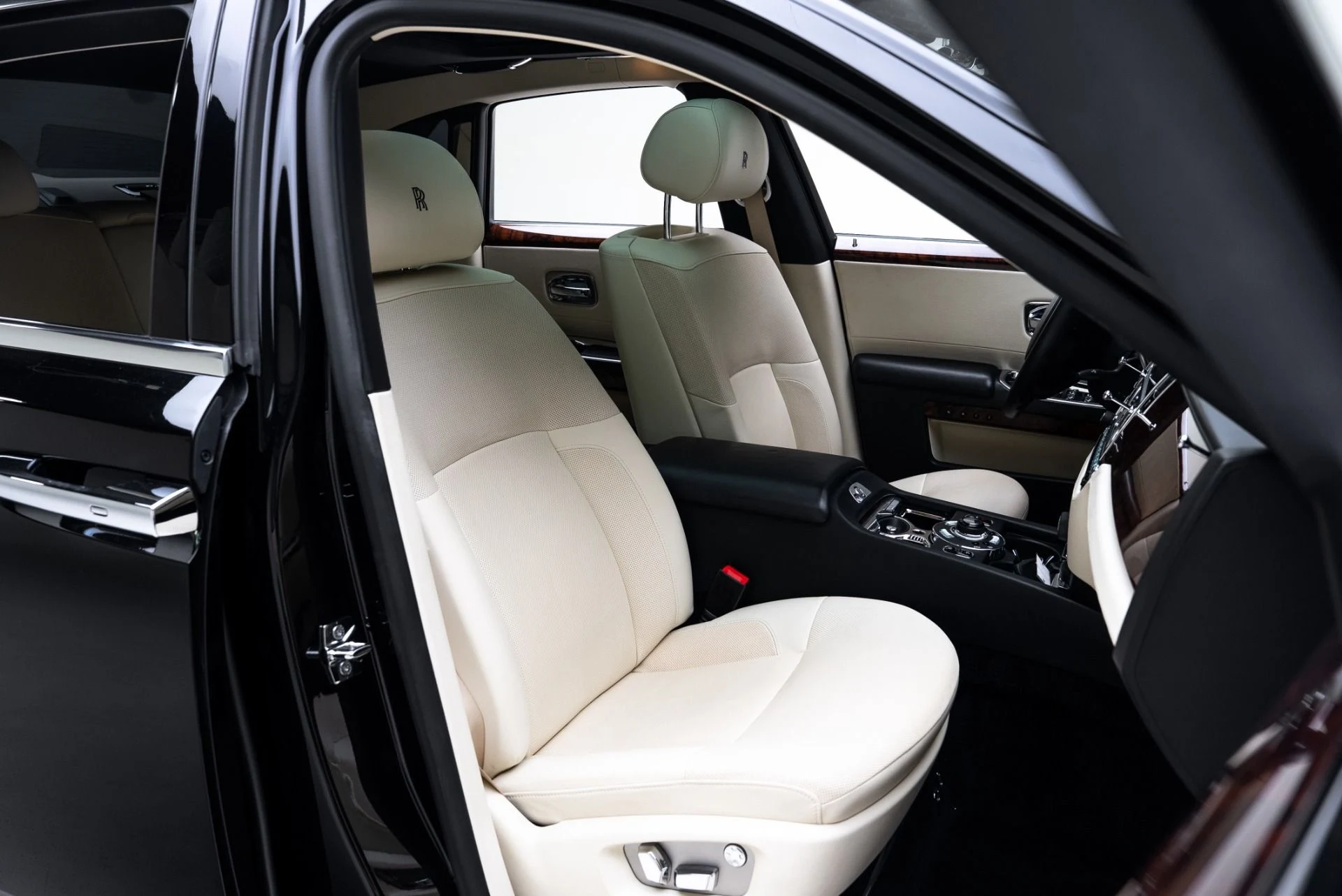 mph015_3595516426_Used_2012_Rolls_Royce_Ghost_1774974824_2dfd3716e3