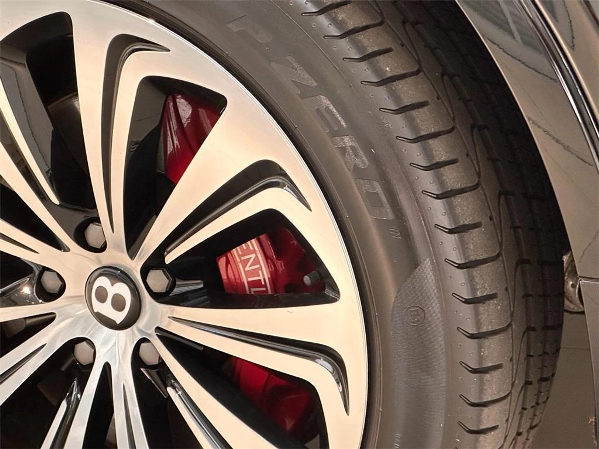 mph015_359920270_Used_2021_Bentley_Bentayga_V8_1715724584_4ad3804020