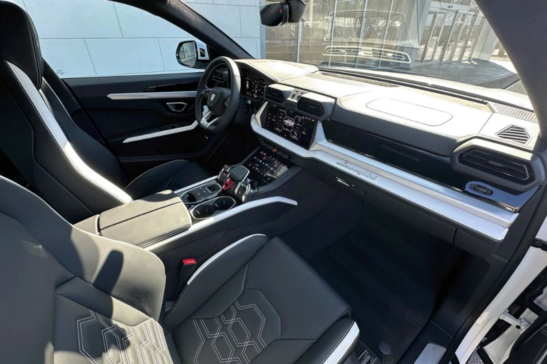 mph015_3601815996_New_2026_Lamborghini_Urus_SE_1773931923_2701840d2e