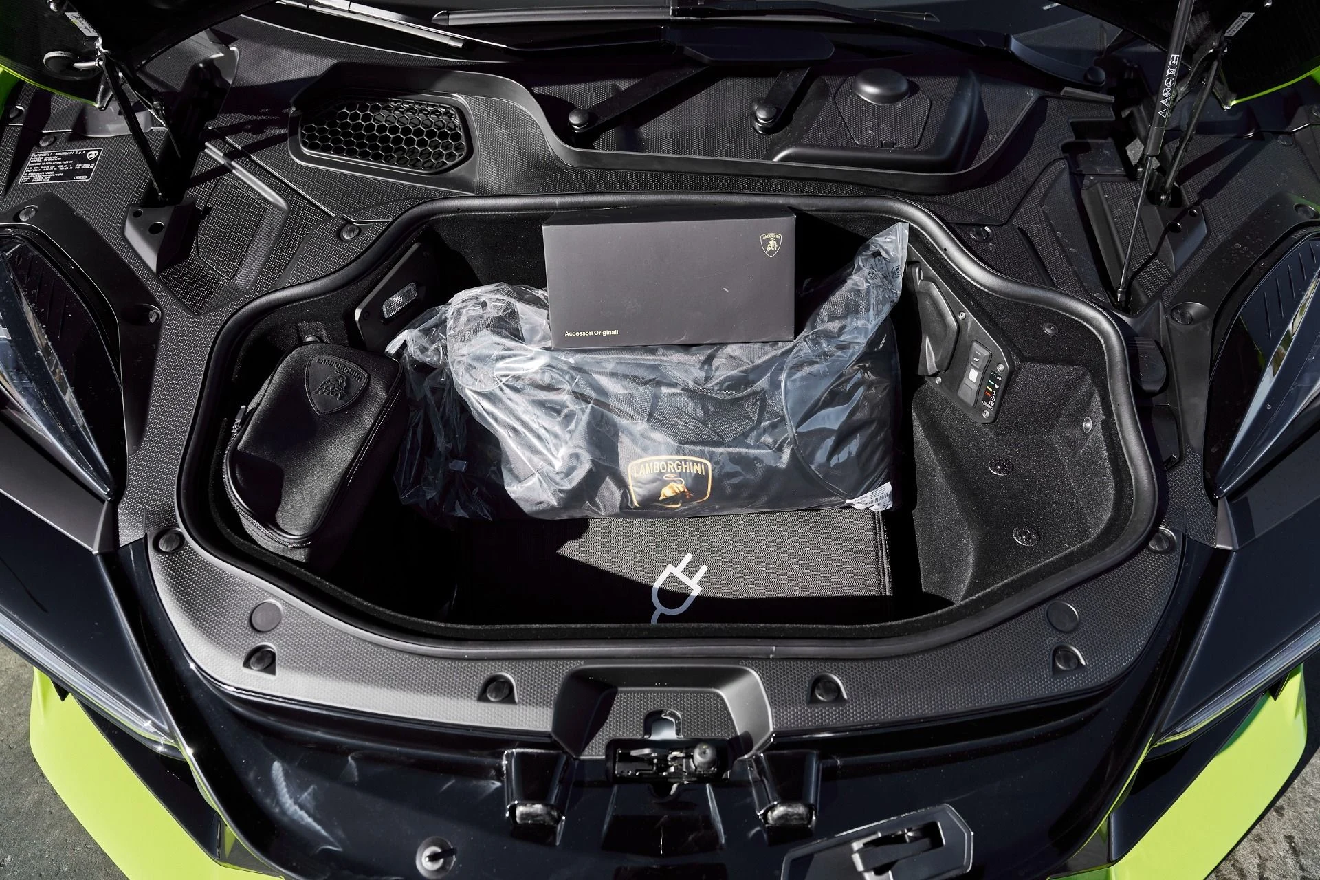 mph015_3603762356_Used_2025_Lamborghini_Revuelto_1769824562_9e8a88a5fe