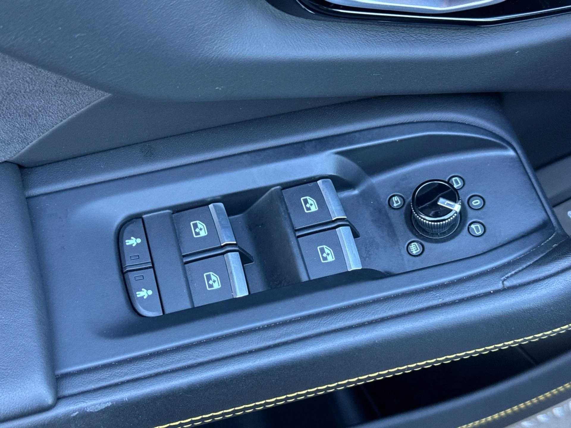 mph015_3616533740_Used_2019_Lamborghini_Urus_Selezione_CPO_1768403565_fb5015fbe2