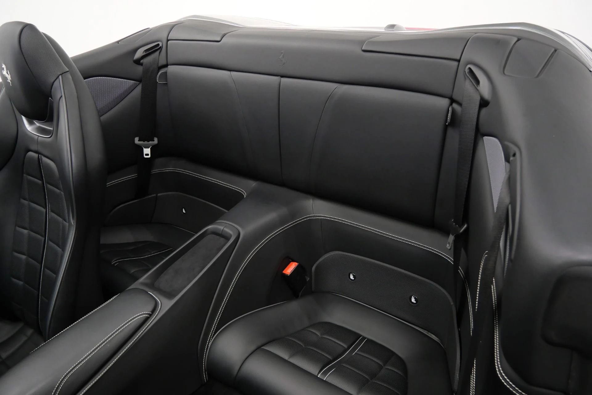 mph015_362578854_Used_2019_Ferrari_Portofino_Interior_Carbon_Trim_High_Power_Hi_Fi_Magneride_Suspension_1773425740_ecdb84804d