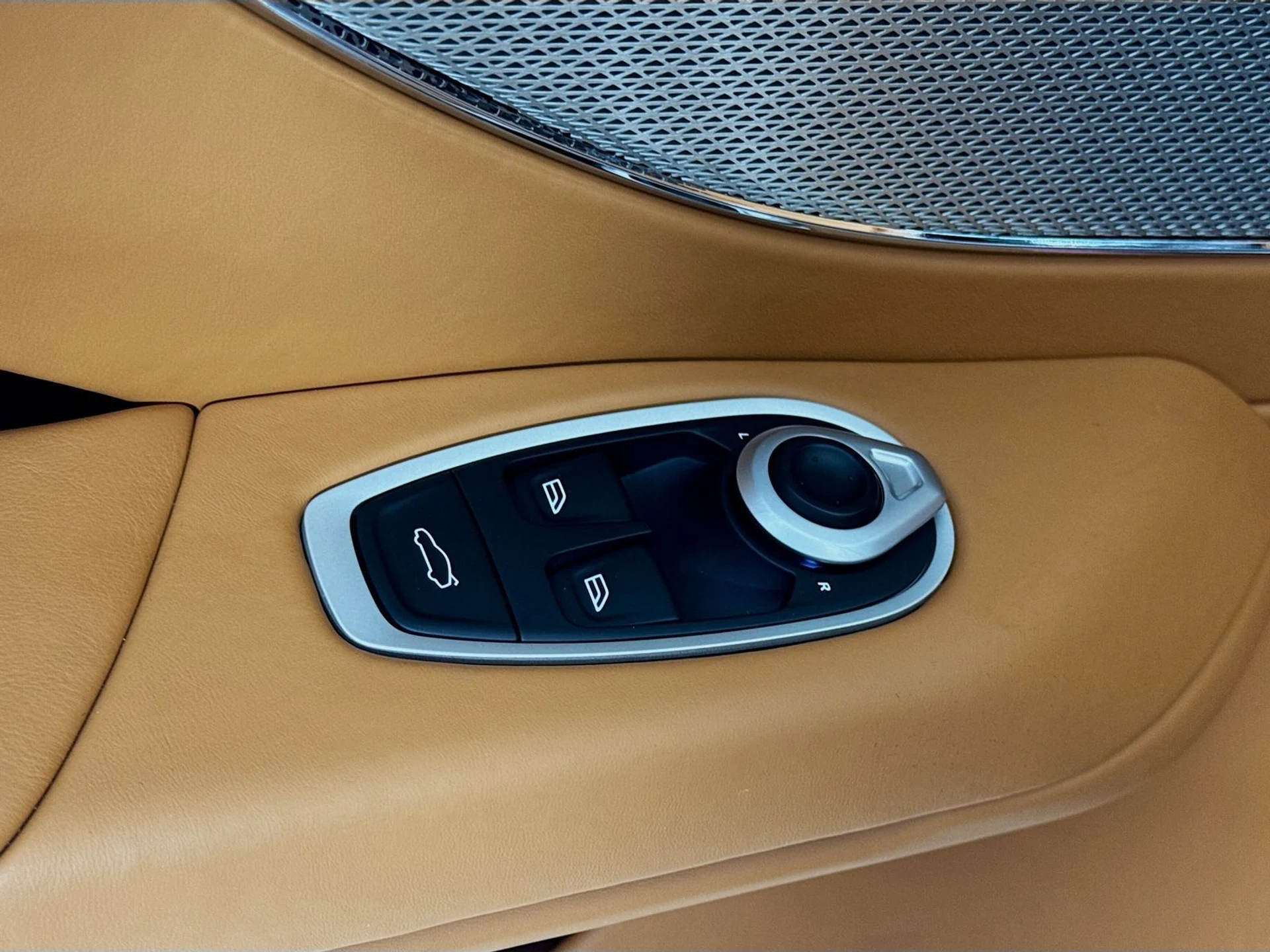 mph015_3626927551_d29b01449dced0092232837a3efda22bx_4c6c7a5a8a