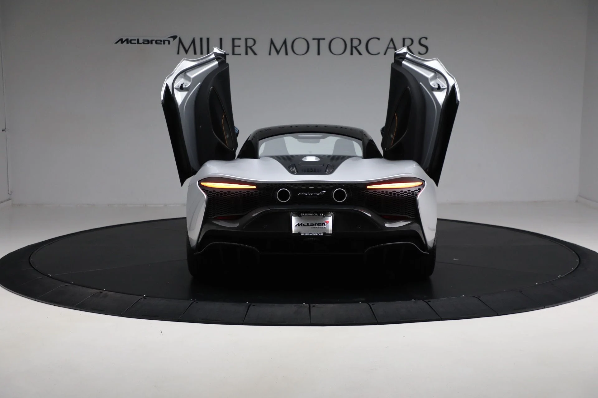 mph015_3629027485_Used_2023_Mc_Laren_Artura_Vision_0f4eef951a