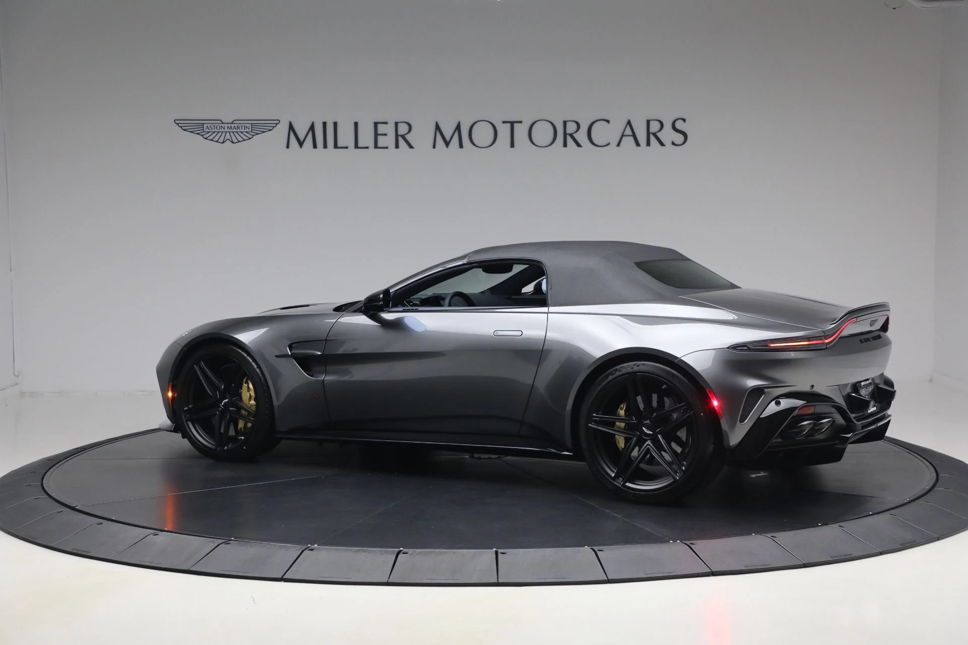 mph015_3630541928_New_2026_Aston_Martin_Vantage_S_Roadster_1787407546_dfe4d637a0
