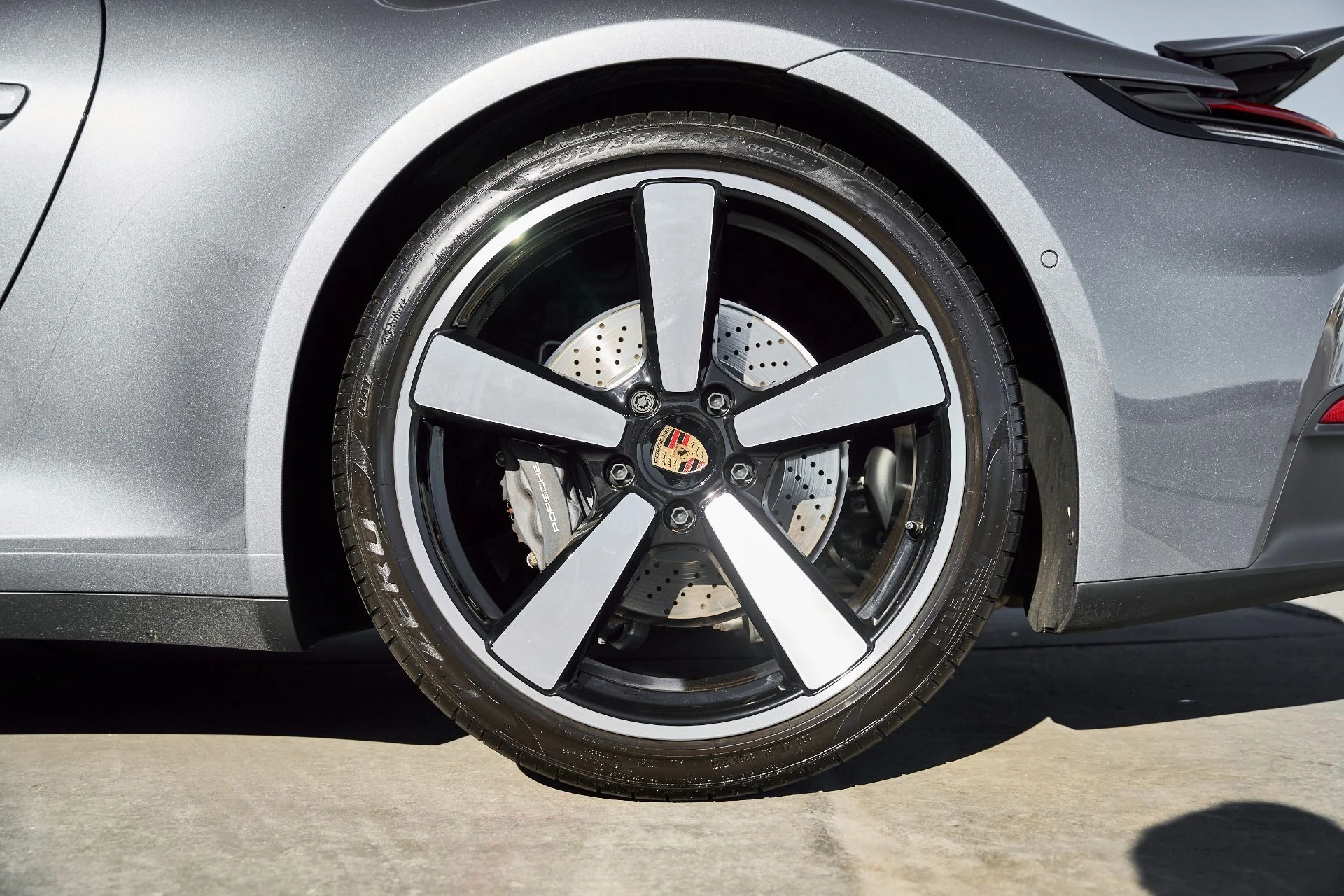 mph015_3632273376_Used_2025_Porsche_911_Carrera_1768012319_08164781b5