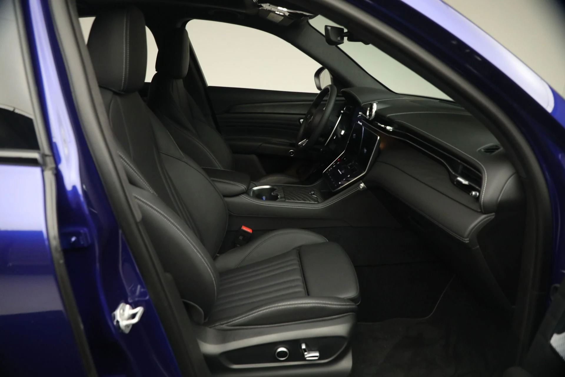 mph015_3633657318_New_2026_Maserati_Grecale_Modena_V6_1775583456_d644fece4d