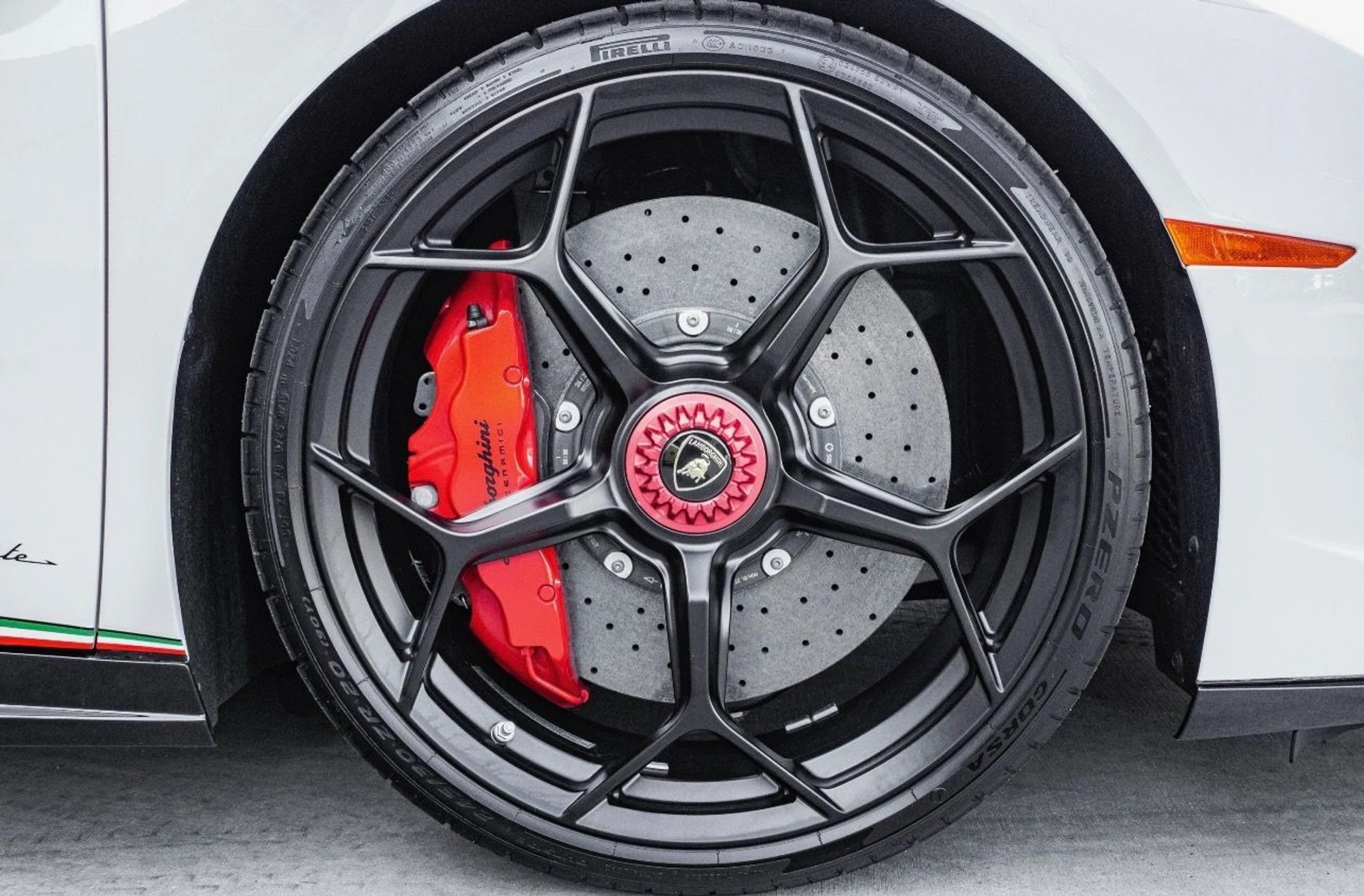 mph015_3634617193_Used_2018_Lamborghini_Huracan_LP_640_4_Performante_Spyder_1776111562_20b5c32055