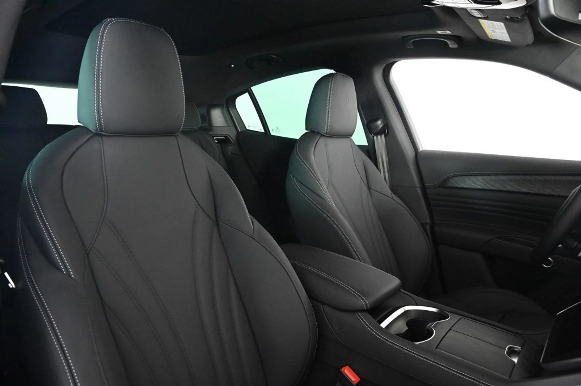 mph015_3635583354_used_2025_maserati_grecale_base_11350_22975680_15_1024_ab57b6e36d