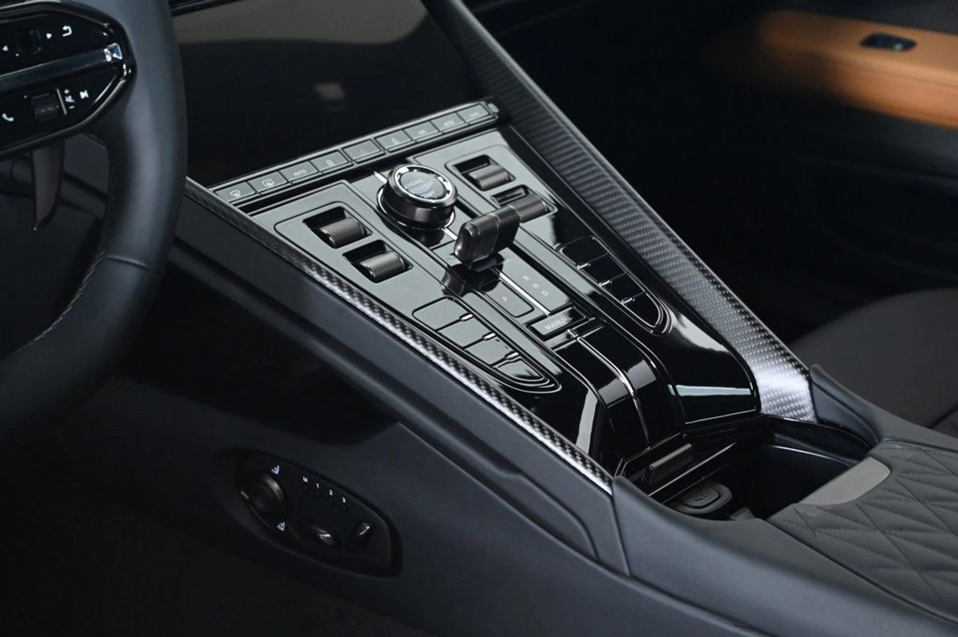 mph015_3647724275_new_2026_aston_martin_db12_11350_22934456_15_1024_b18d62a88e