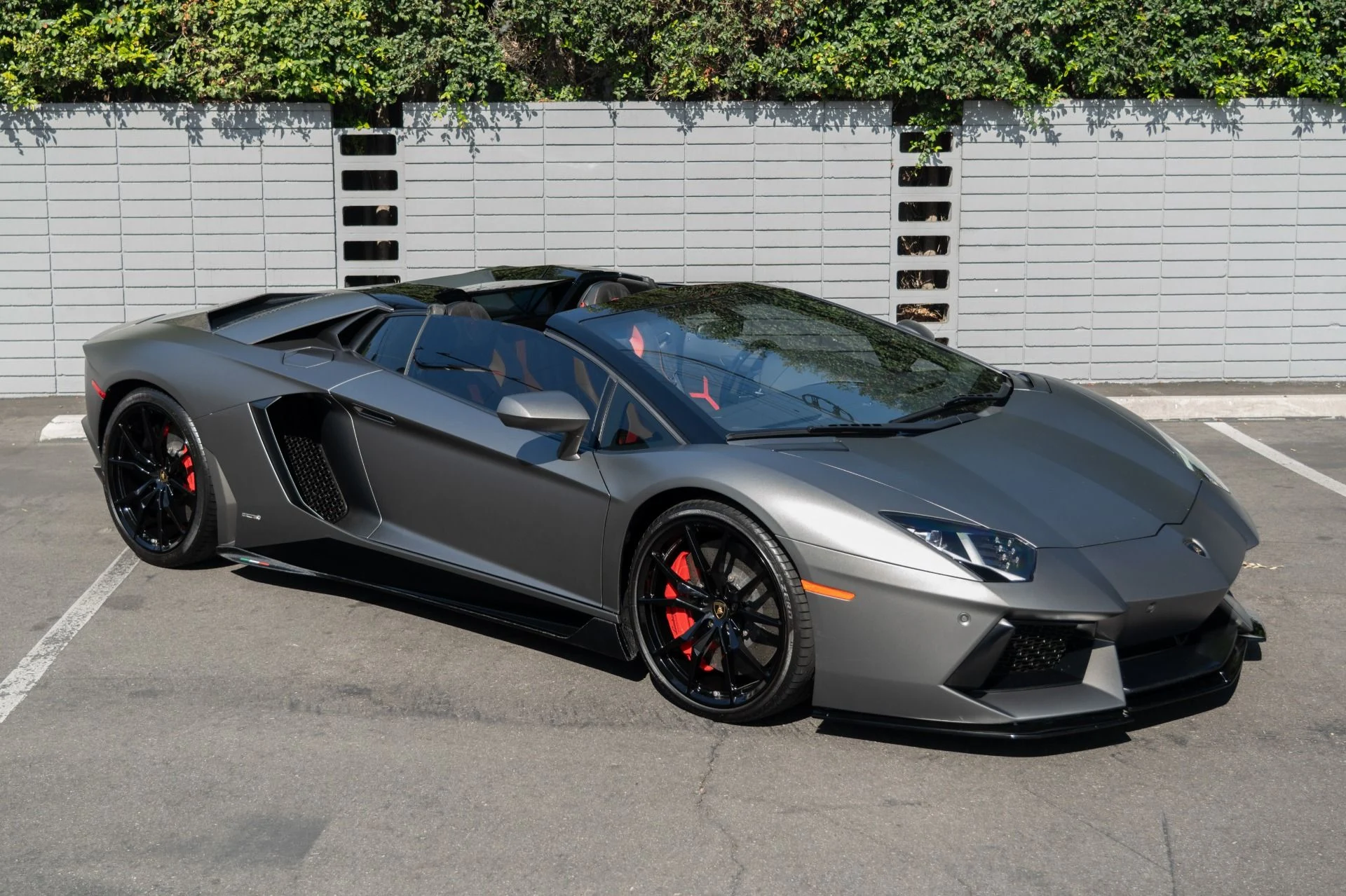 mph015_3654652917_Used_2015_Lamborghini_Aventador_LP_700_4_1765325757_cdc7189ec5