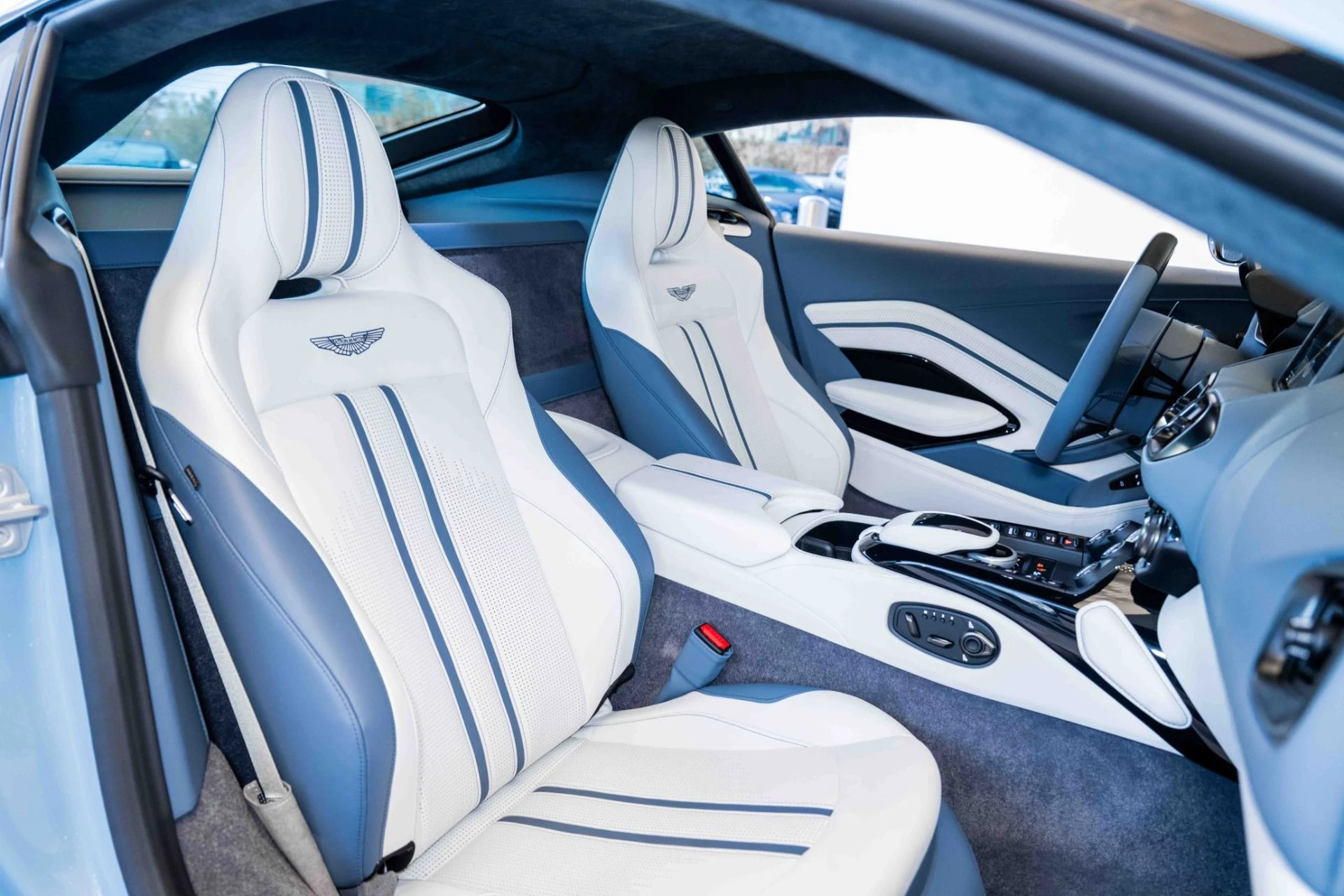mph015_3657137257_Used_2023_Aston_Martin_Vantage_V8_Coupe_1699283559_2db963bf43