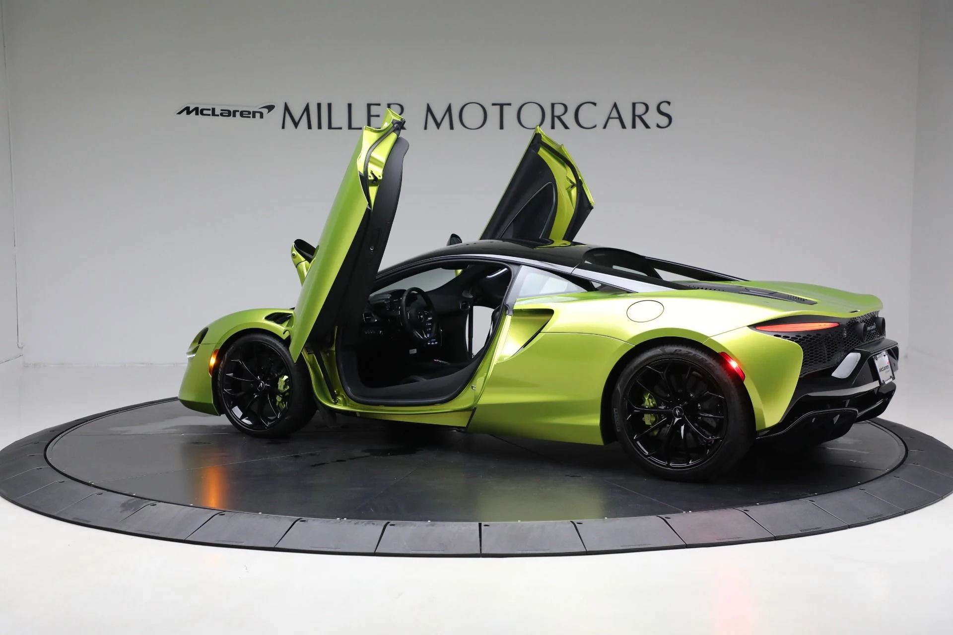 mph015_3659269682_Used_2024_Mc_Laren_Artura_Performance_42a78c4224
