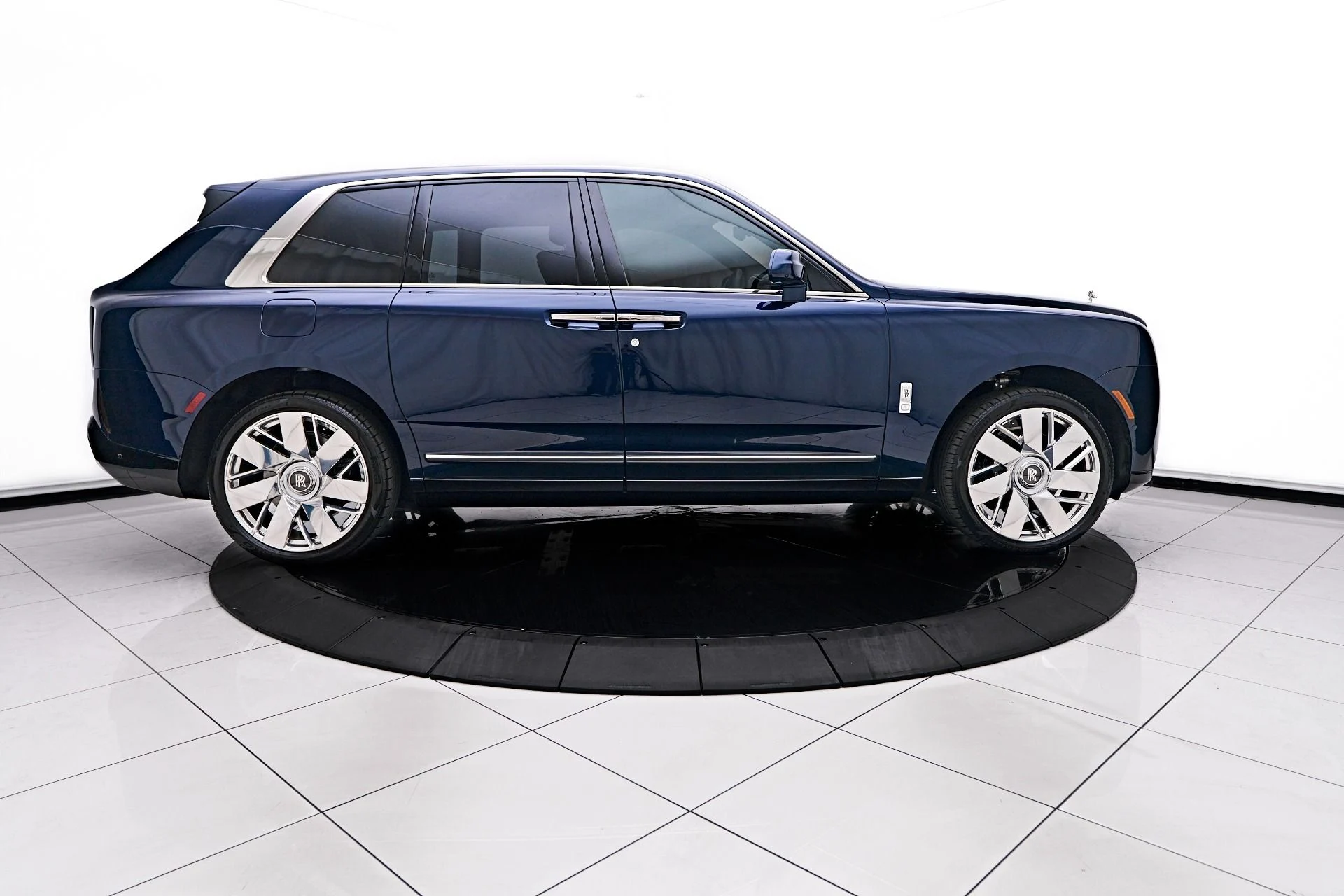 mph015_3662926907_Used_2025_Rolls_Royce_Cullinan_Base_1755895153_ff71532f00