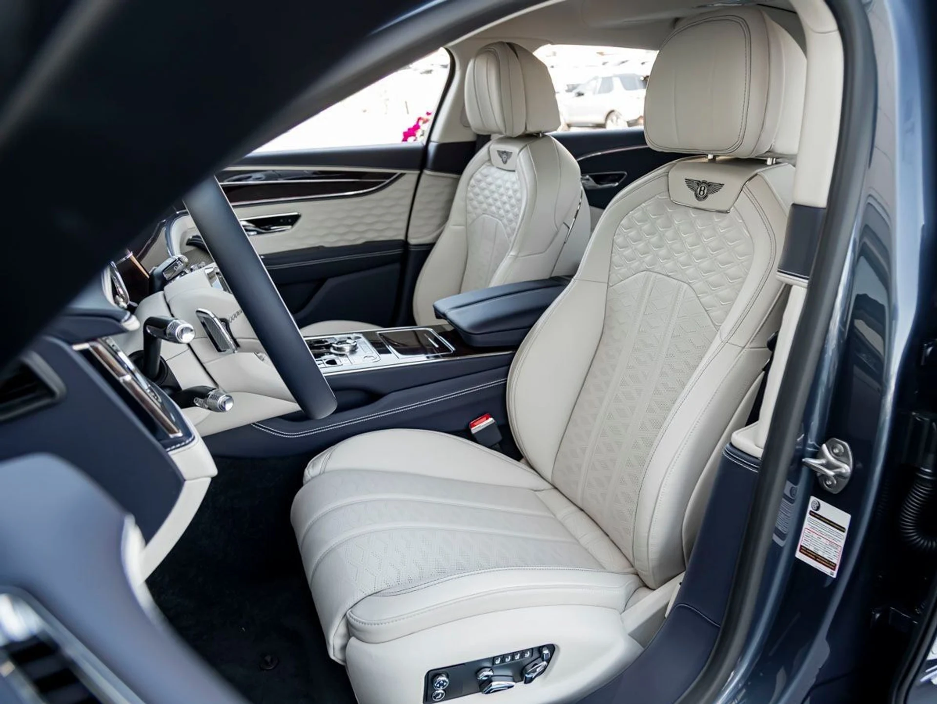 mph015_367151778_16_f20958b94c