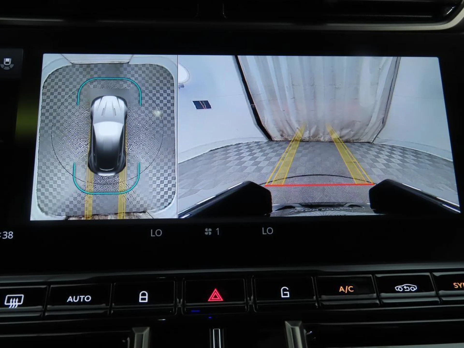 mph015_3672734572_used_2025_aston_martin_vantage_coupe_8119_22982466_16_1024_e352f4ed6c