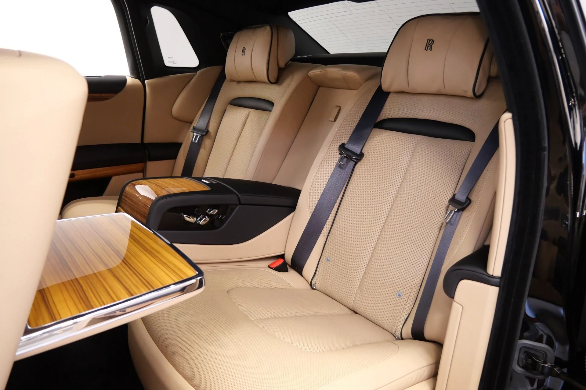 mph015_3674973839_Used_2022_Rolls_Royce_Ghost_1773938186_4f3284ab55