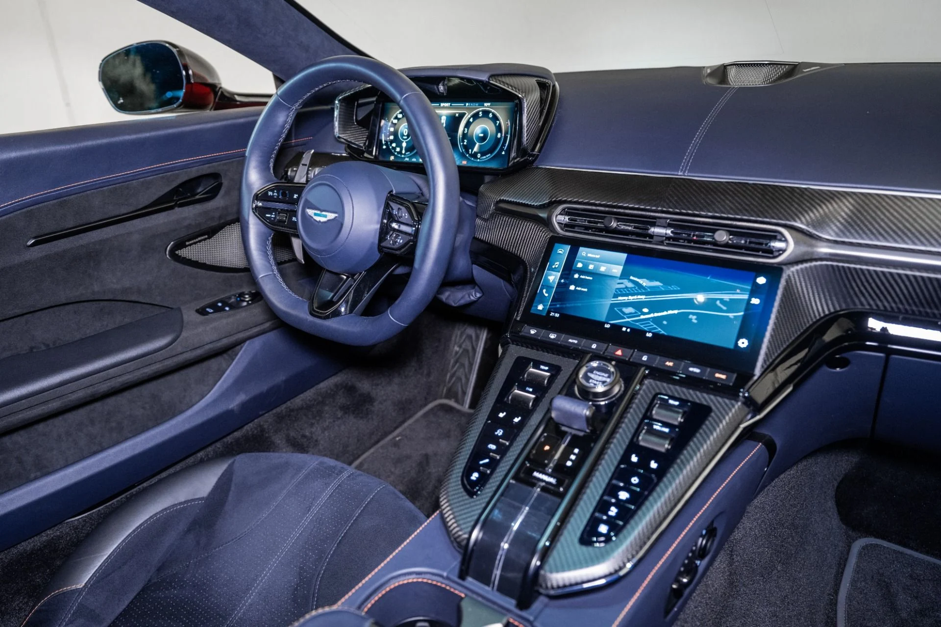 mph015_3676852872_Used_2025_Aston_Martin_Vantage_1754335114_eecec21a92