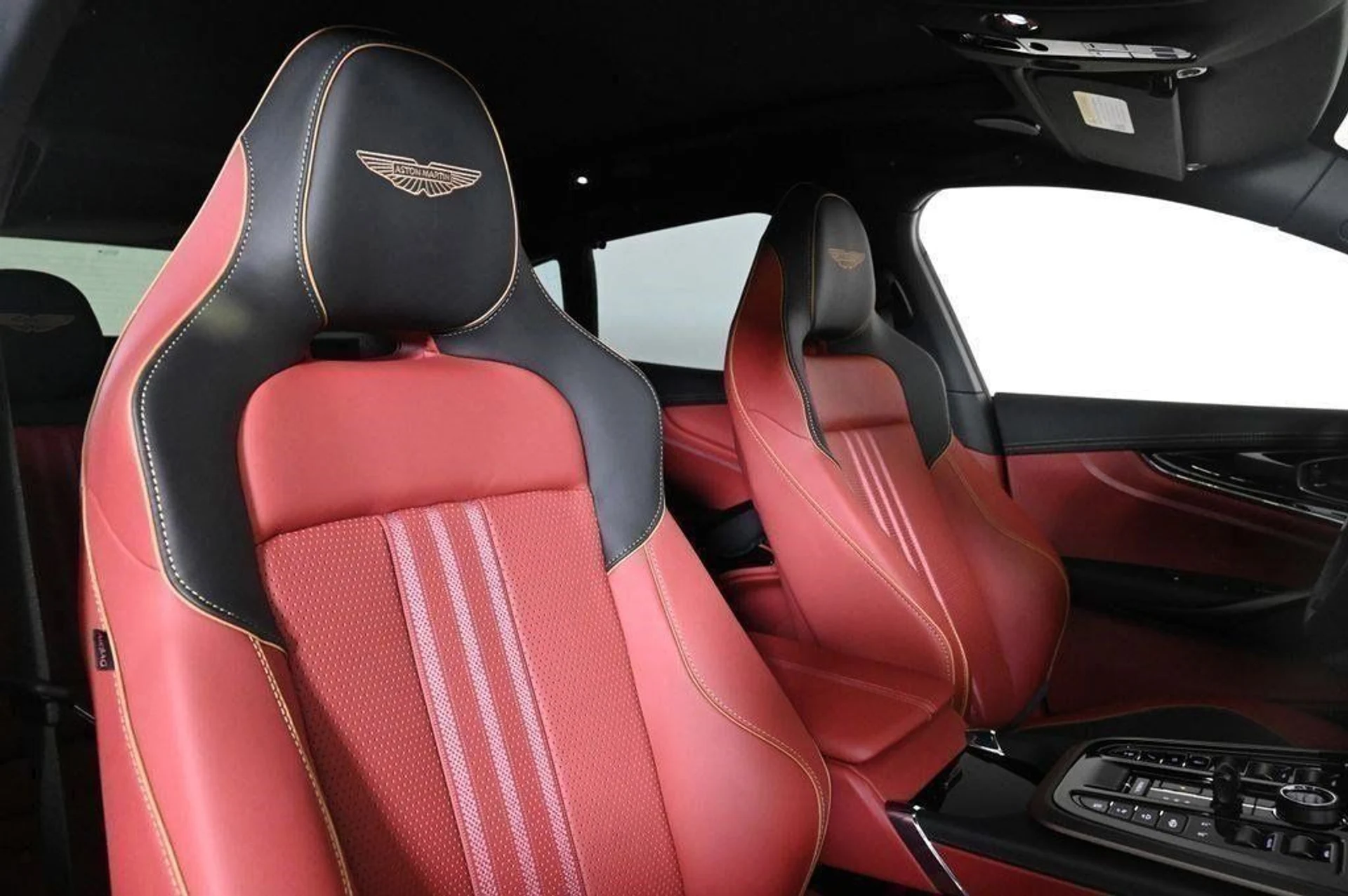 mph015_3680562741_new_2025_aston_martin_dbx_707awd_11350_22854858_15_1024_6195ba7467