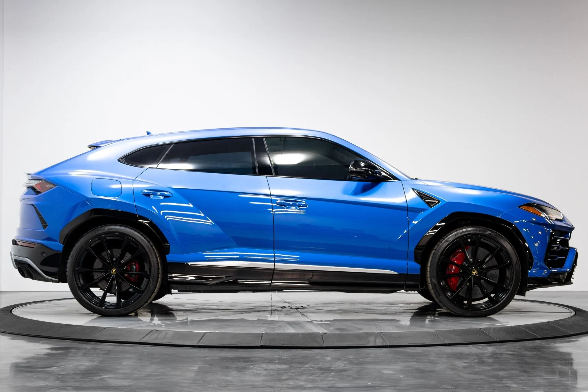 mph015_3682334877_Used_2019_Lamborghini_Urus_1772123275_8d3847f172