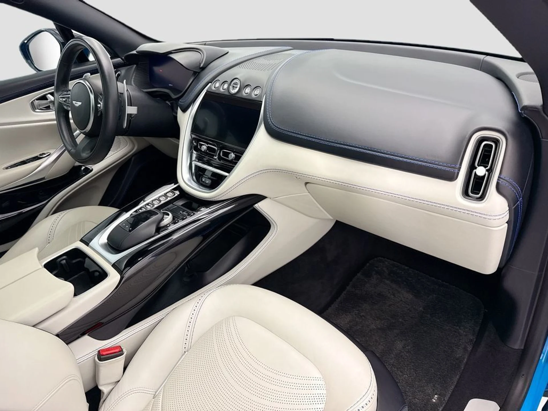 mph015_3690950865_used_2022_aston_martin_dbx_awd_8119_23031859_16_1024_50857411af
