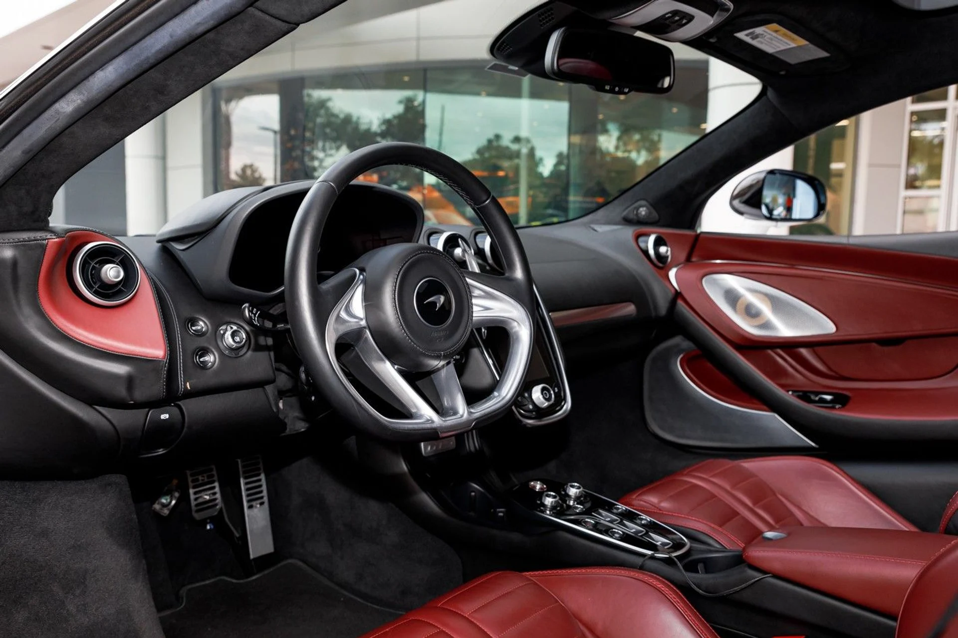 mph015_369226111_631_p16_l_72cf8be3b3