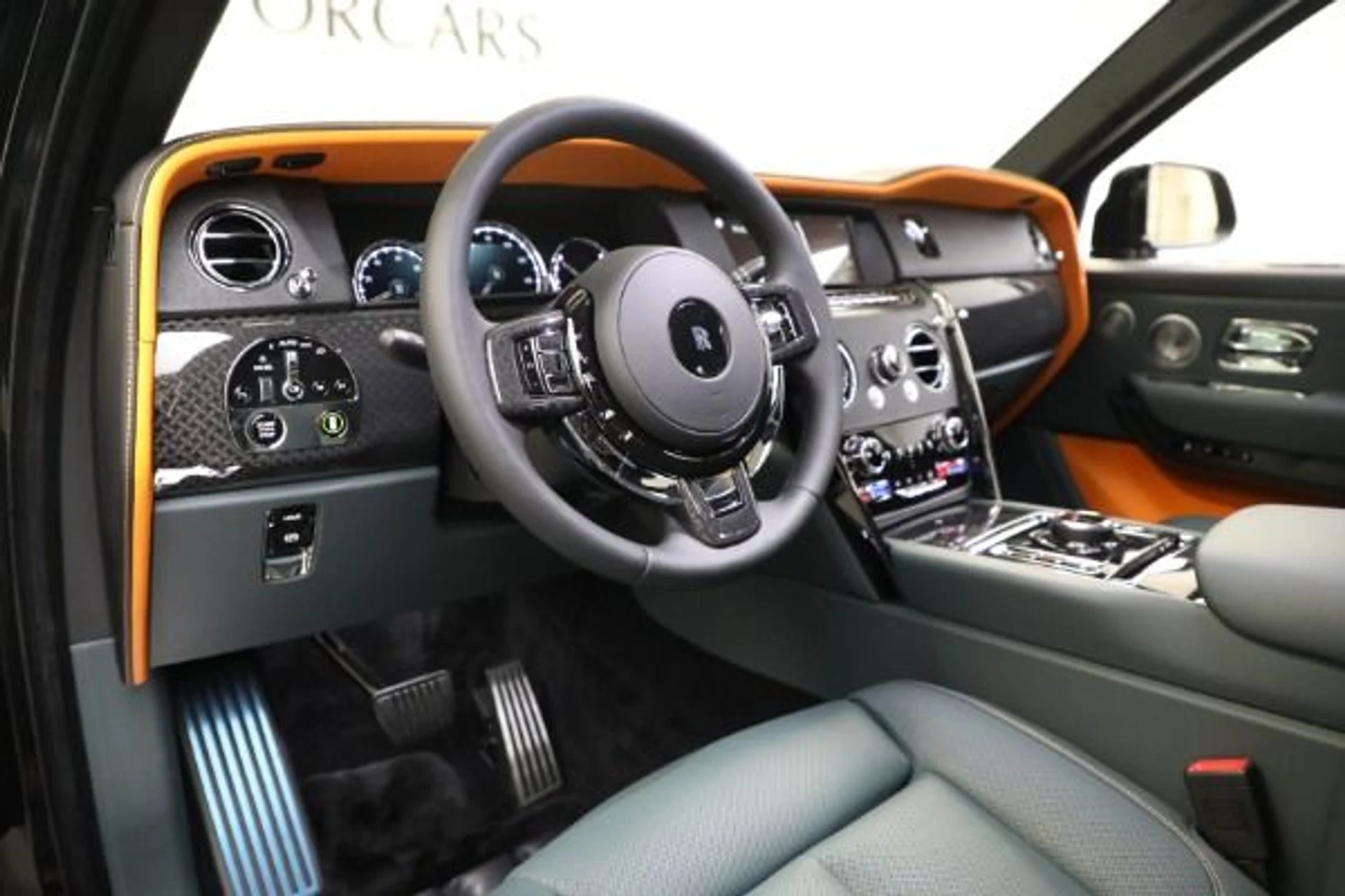 mph015_3696754441_Used_2024_Rolls_Royce_Black_Badge_Cullinan_f4ad67ecf8