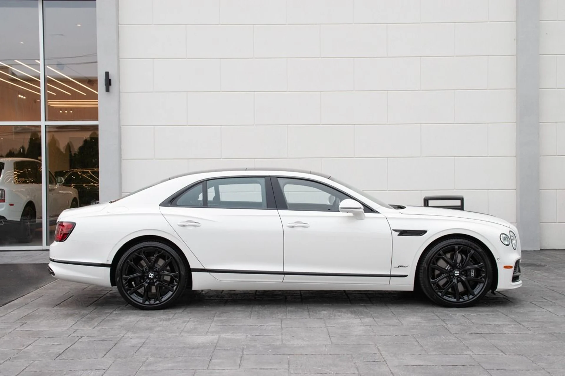 mph015_3697164378_Used_2024_Bentley_Flying_Spur_Speed_1712782200_0483a39d65