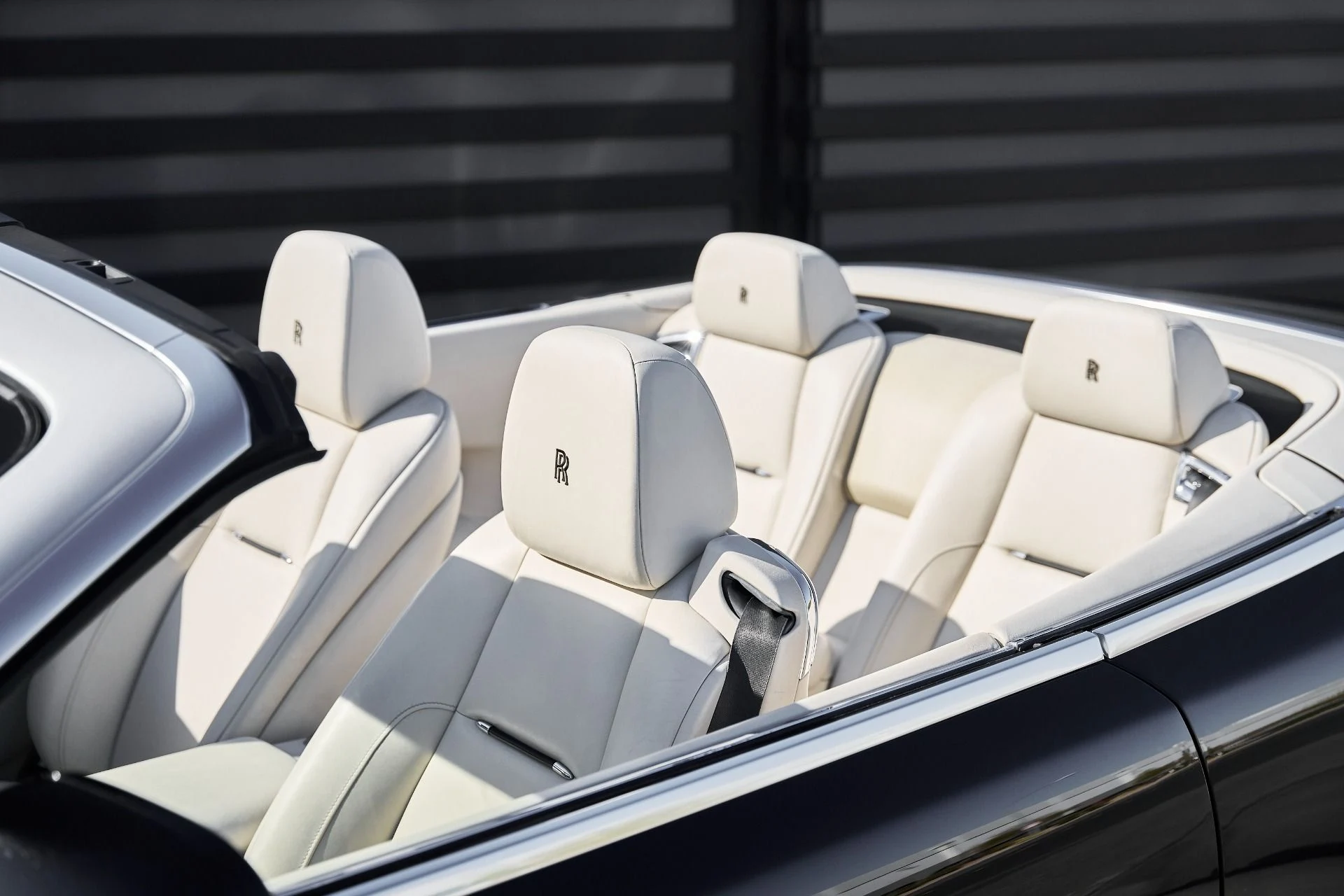 mph015_3698330178_Used_2016_Rolls_Royce_Dawn_Base_1770086692_fb225eeac2