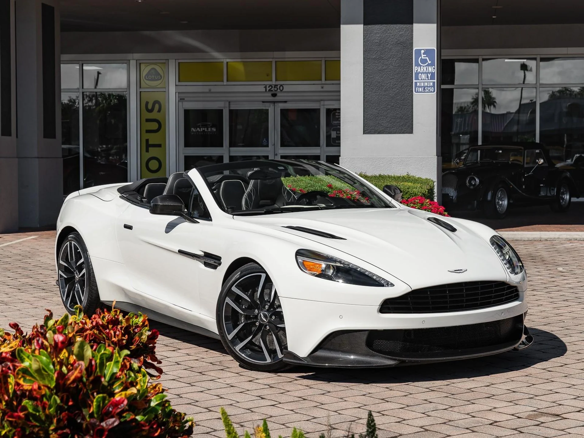 mph015_3698866519_Used_2018_Aston_Martin_Vanquish_S_1759353649_02597ce51a