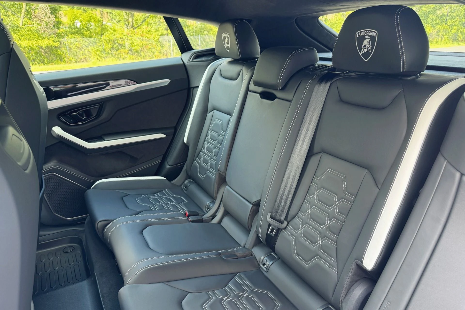 mph015_3703168321_Used_2025_Lamborghini_Urus_SE_1756989701_6098206ca3