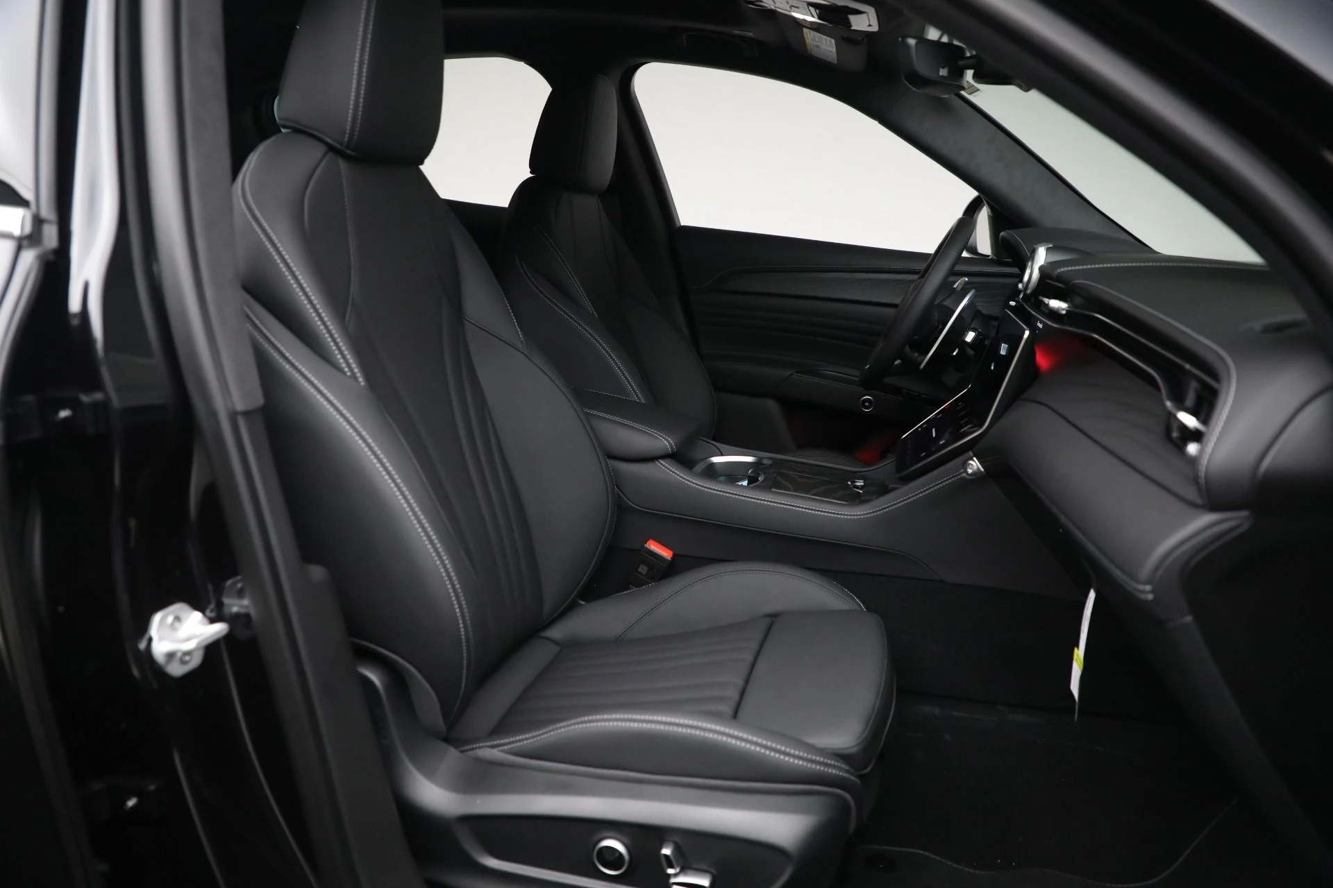 mph015_3704260285_New_2025_Maserati_Grecale_de656d3e6b