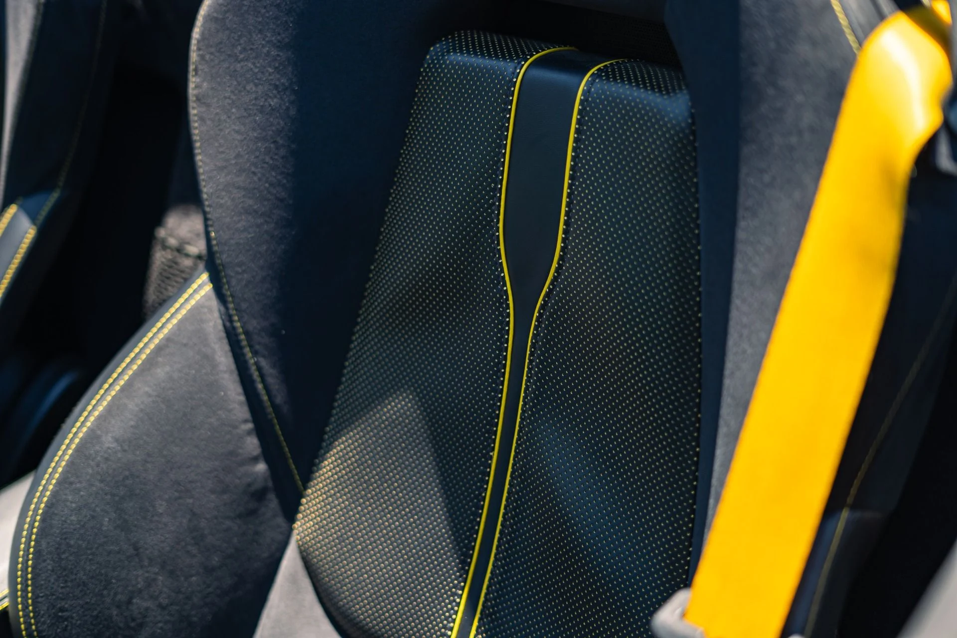 mph015_3709471804_Used_2019_Mc_Laren_570_S_Spider_1781728505_232e30c7ca